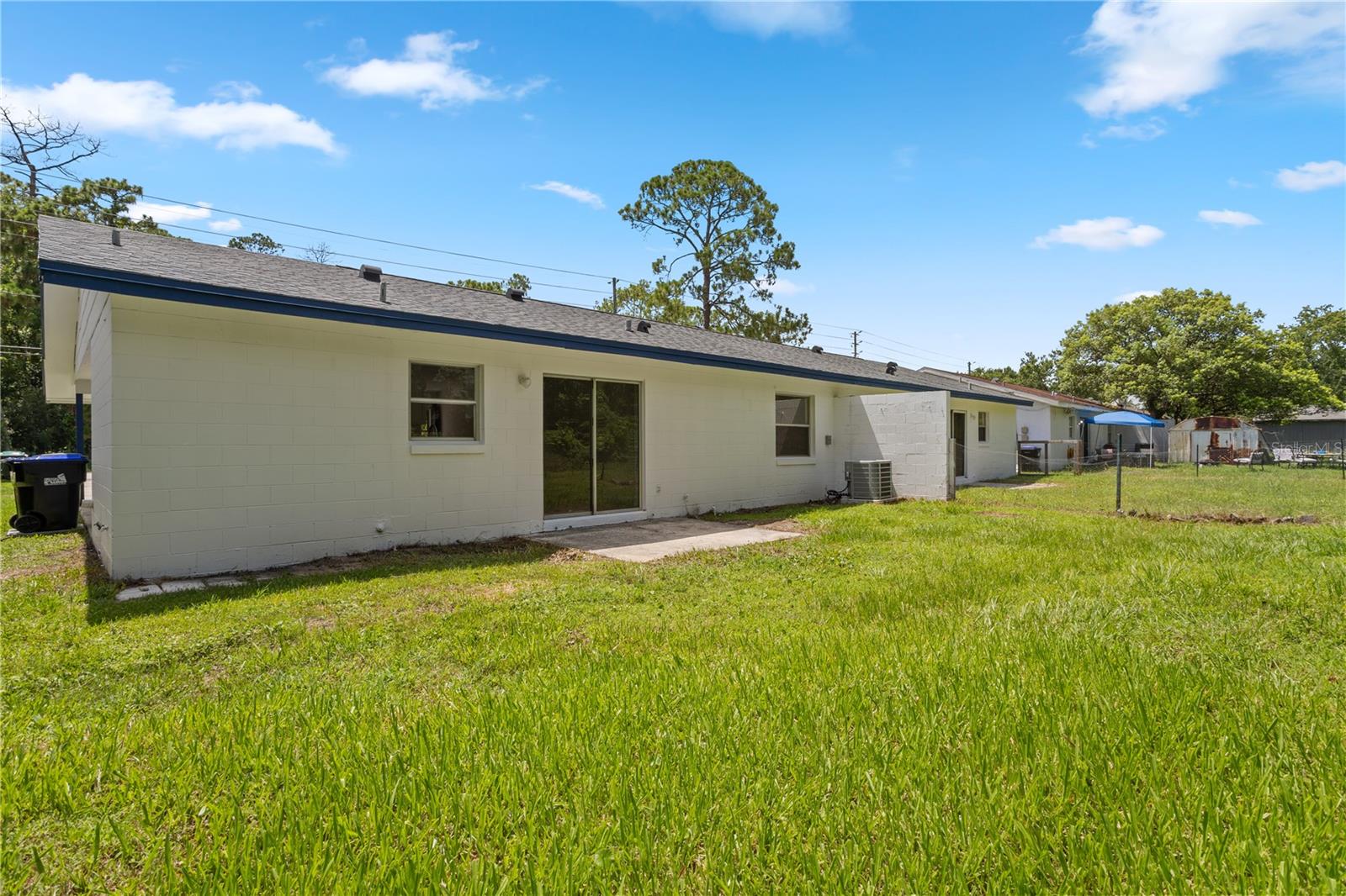 PALM LAKES ESTATES - Residential Income