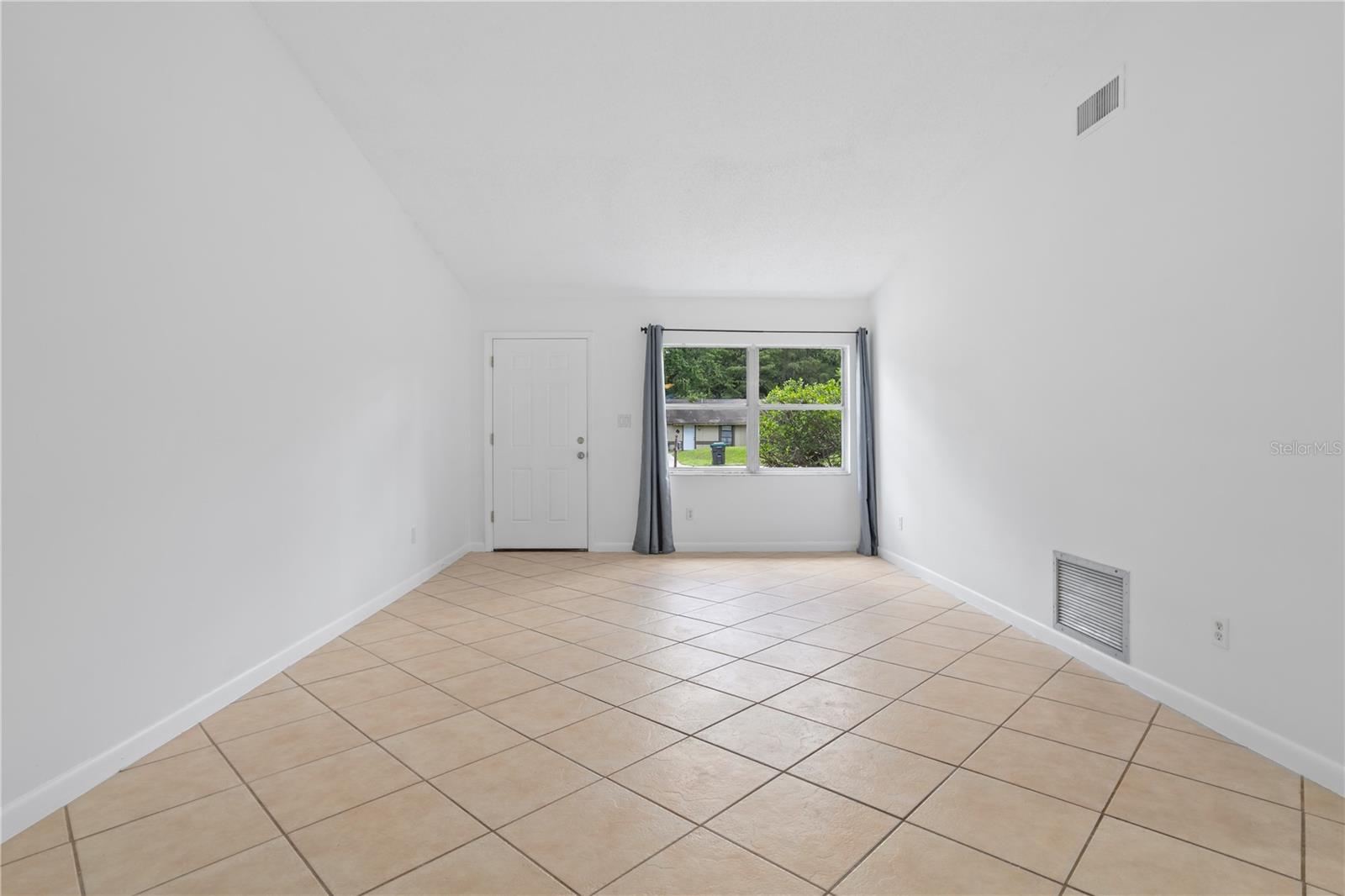 PALM LAKES ESTATES - Residential Income