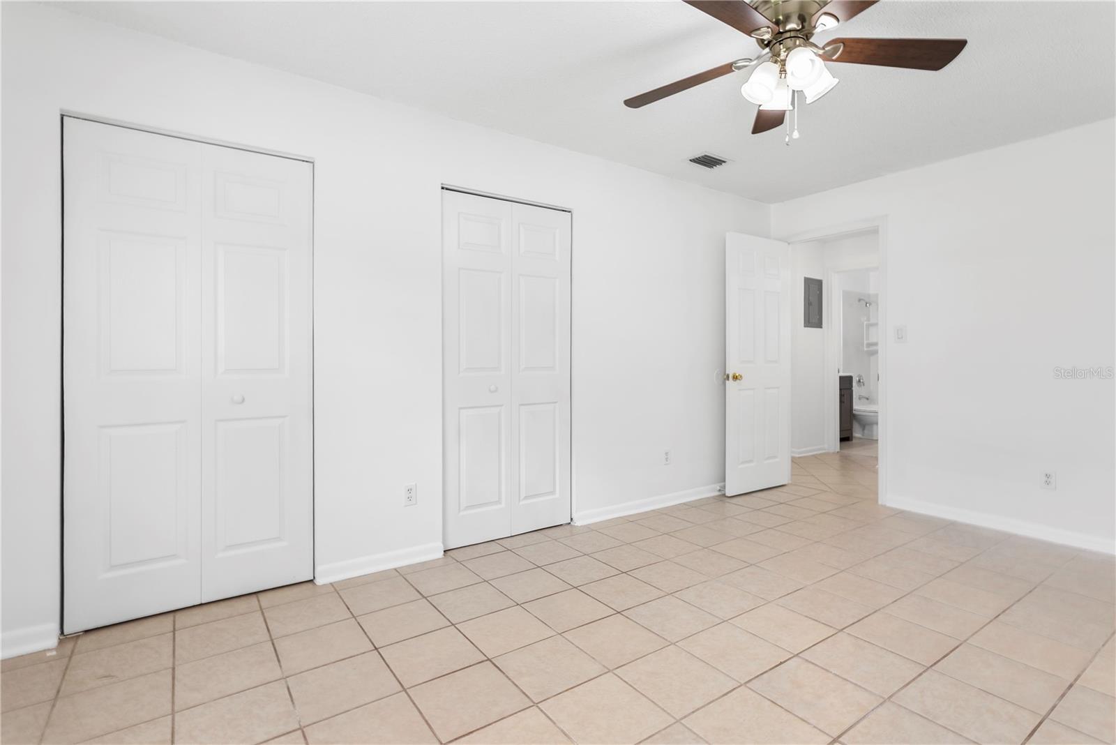 PALM LAKES ESTATES - Residential Income