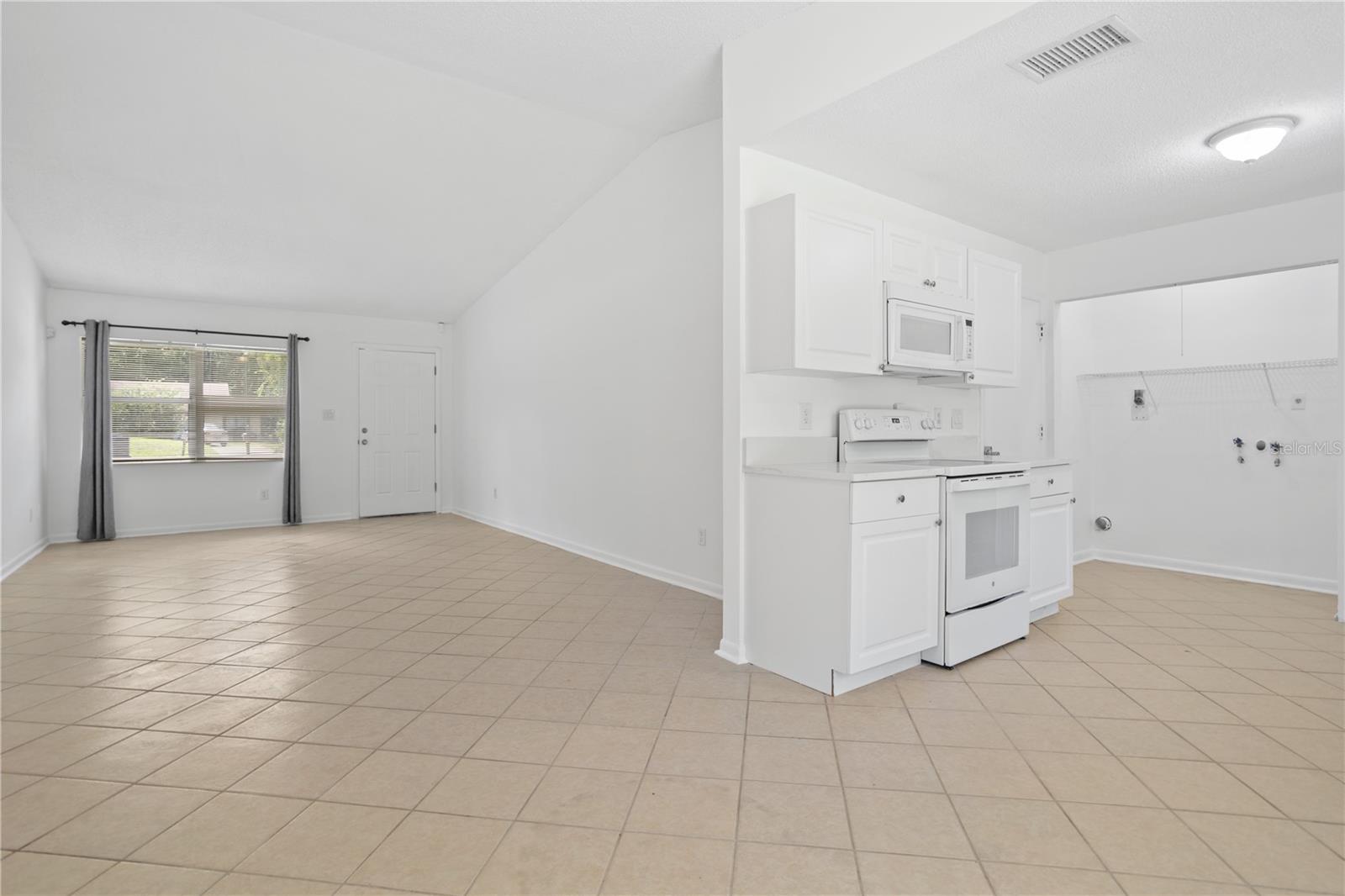 PALM LAKES ESTATES - Residential Income