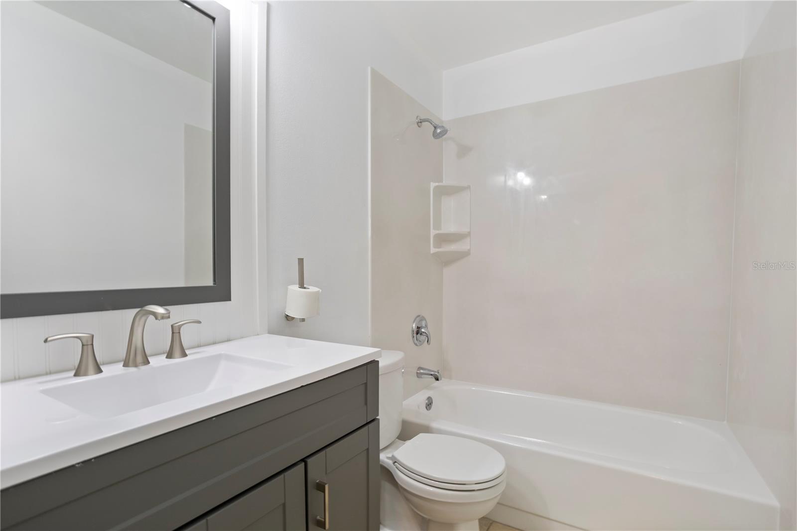 PALM LAKES ESTATES - Residential Income