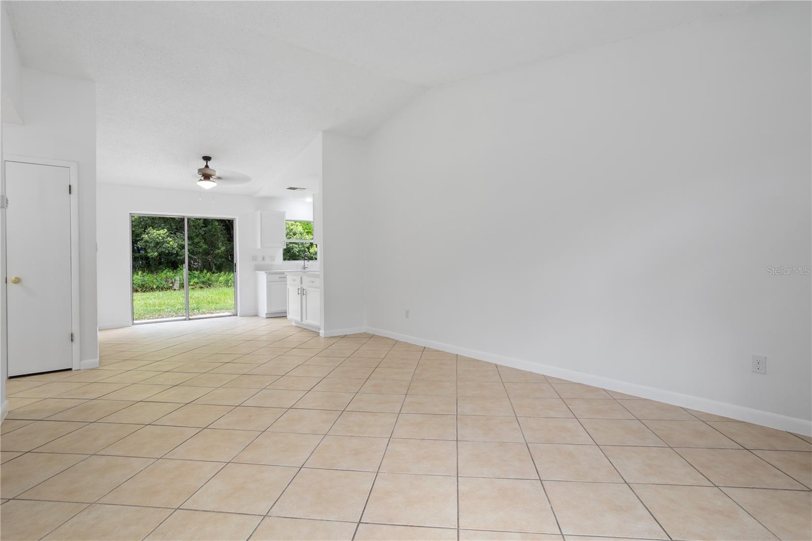 PALM LAKES ESTATES - Residential Income