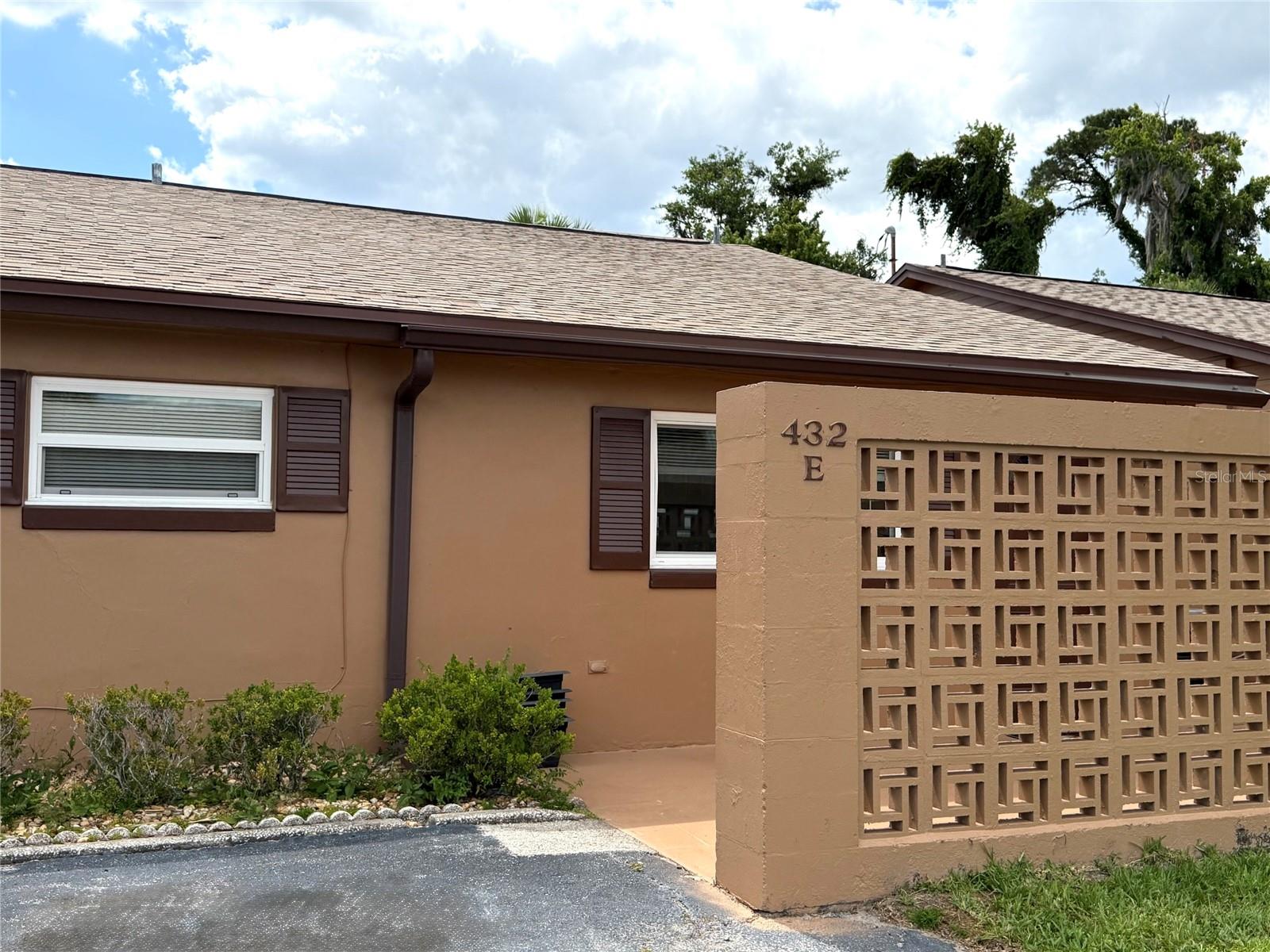 NEWLY UPDATED 1 BEDROOM 1 BATH IN CASSELBERRY, MOVE-IN READY. BUILDINGS ARE ALL ONE STORY WITH NO NEIGHBORS ABOVE. NEWER A/C. ROOF WAS PUT ON 2022. HOME IS IN LAKE KATHRYN VILLAGE CONDOS ON LAKE KATHRYN. ALL NEW WINDOWS AND NEW DOORS. LAKE ACCESS WITH A PRIVATE DOCK AND BOAT LAUNCH. HOA IS 370.00 A MONTH INCLUDES WATER/SEWER, GARBAGE AND WASHER & DRYER. LAUNDRY IS ONLY SHARED BY 4 UNITS RIGHT OUTSIDE YOUR BACK DOOR. PARKING IN FRONT OF UNIT AND VISTOR PARKING IS AROUND THE CORNER. COMMON RECREATIONAL AREA FOR PARTIES AND GRILLING OUT. BUYER MUST BE APPROVED BY THE HOA. GREAT FOR HOMEOWNERSHIP OR INVESTMENT AS LEASING IS ALLOWED. SELLER WILL ASSIST WITH CLOSING COSTS.