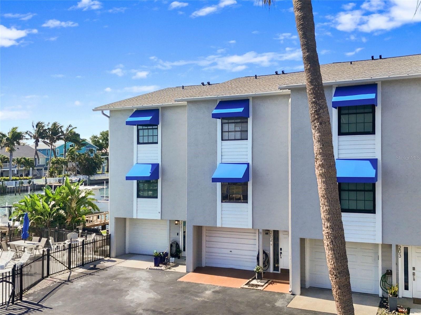 BAYWAY CONDO PH ONE - Residential