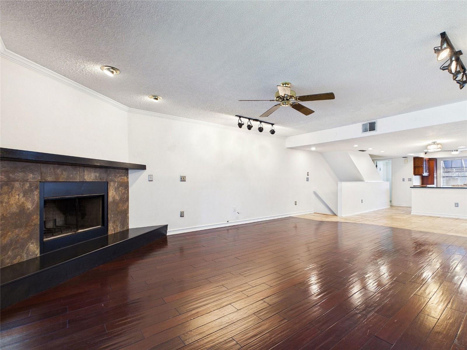 BAYWAY CONDO PH ONE - Residential