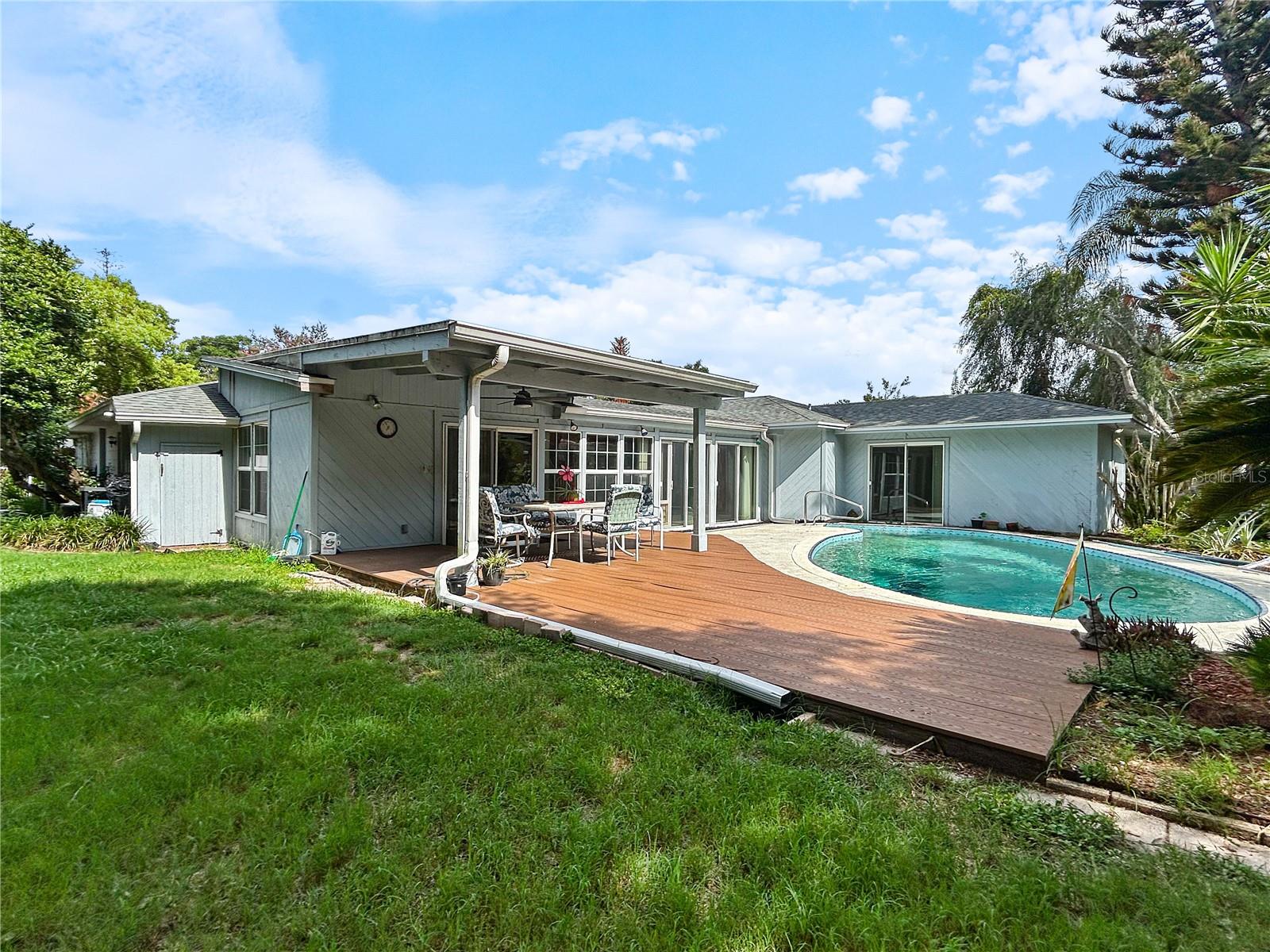 ELOISE WOODS LAKE MARIAM UNIT - Residential