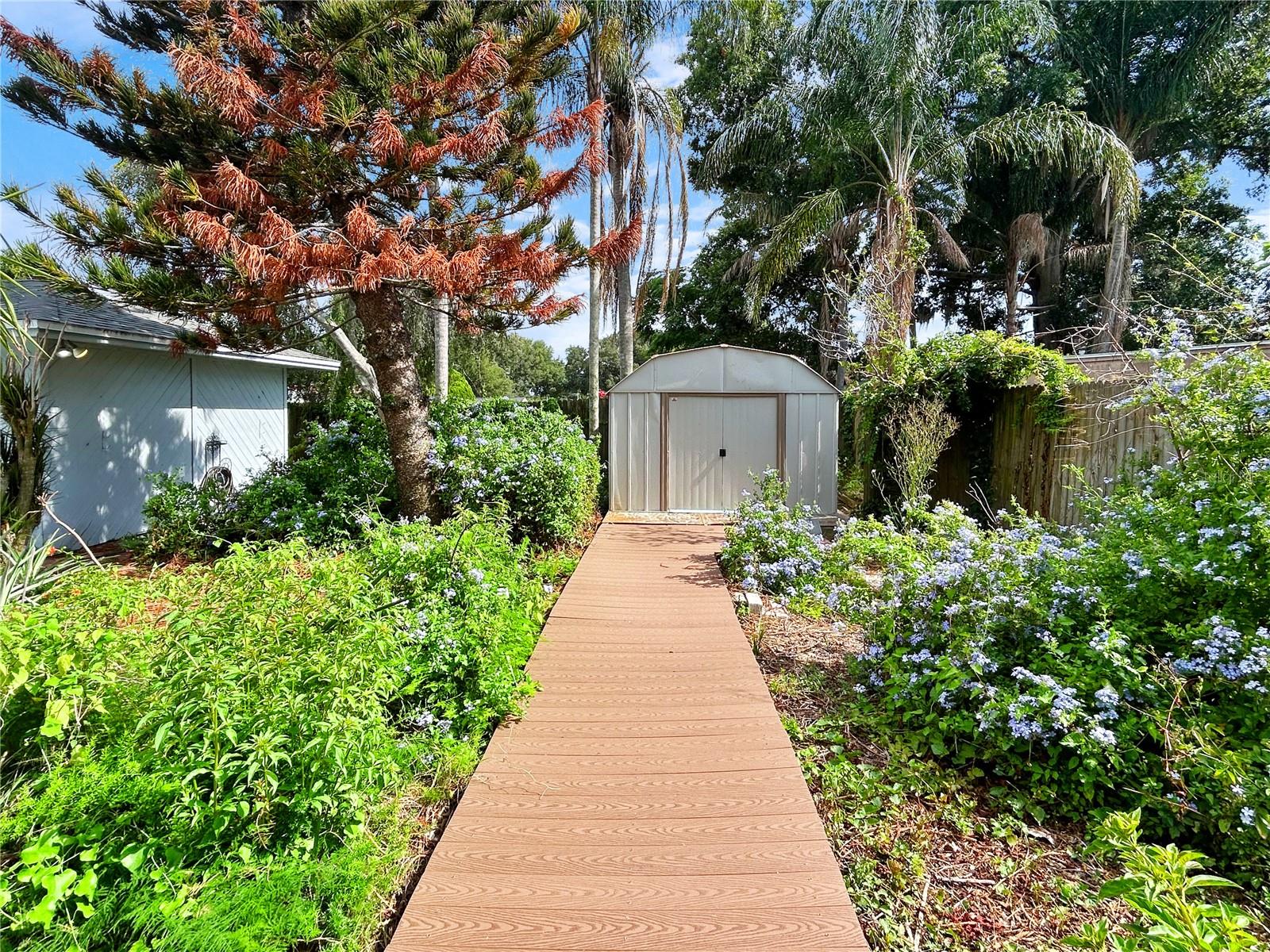 ELOISE WOODS LAKE MARIAM UNIT - Residential