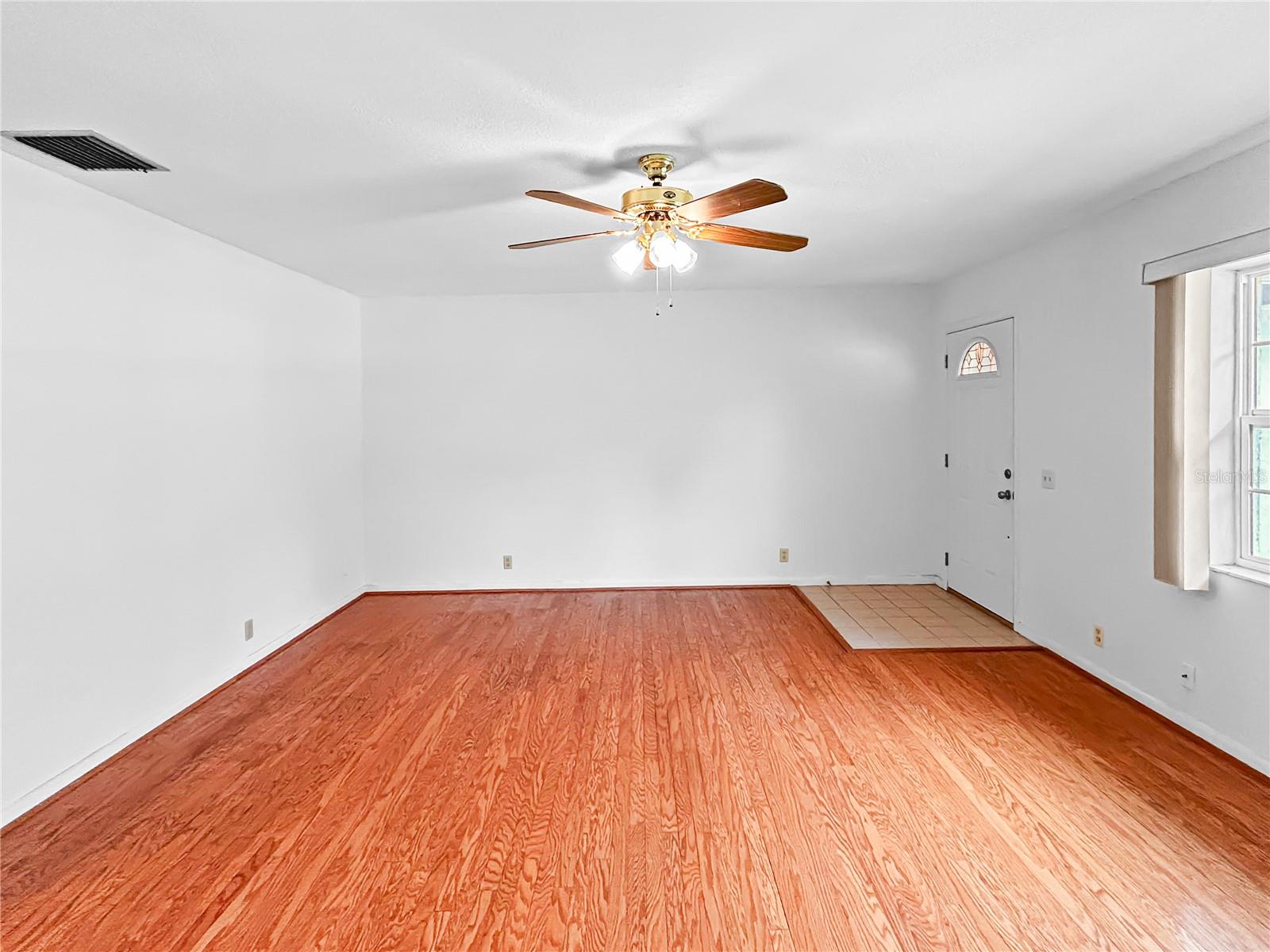 ELOISE WOODS LAKE MARIAM UNIT - Residential