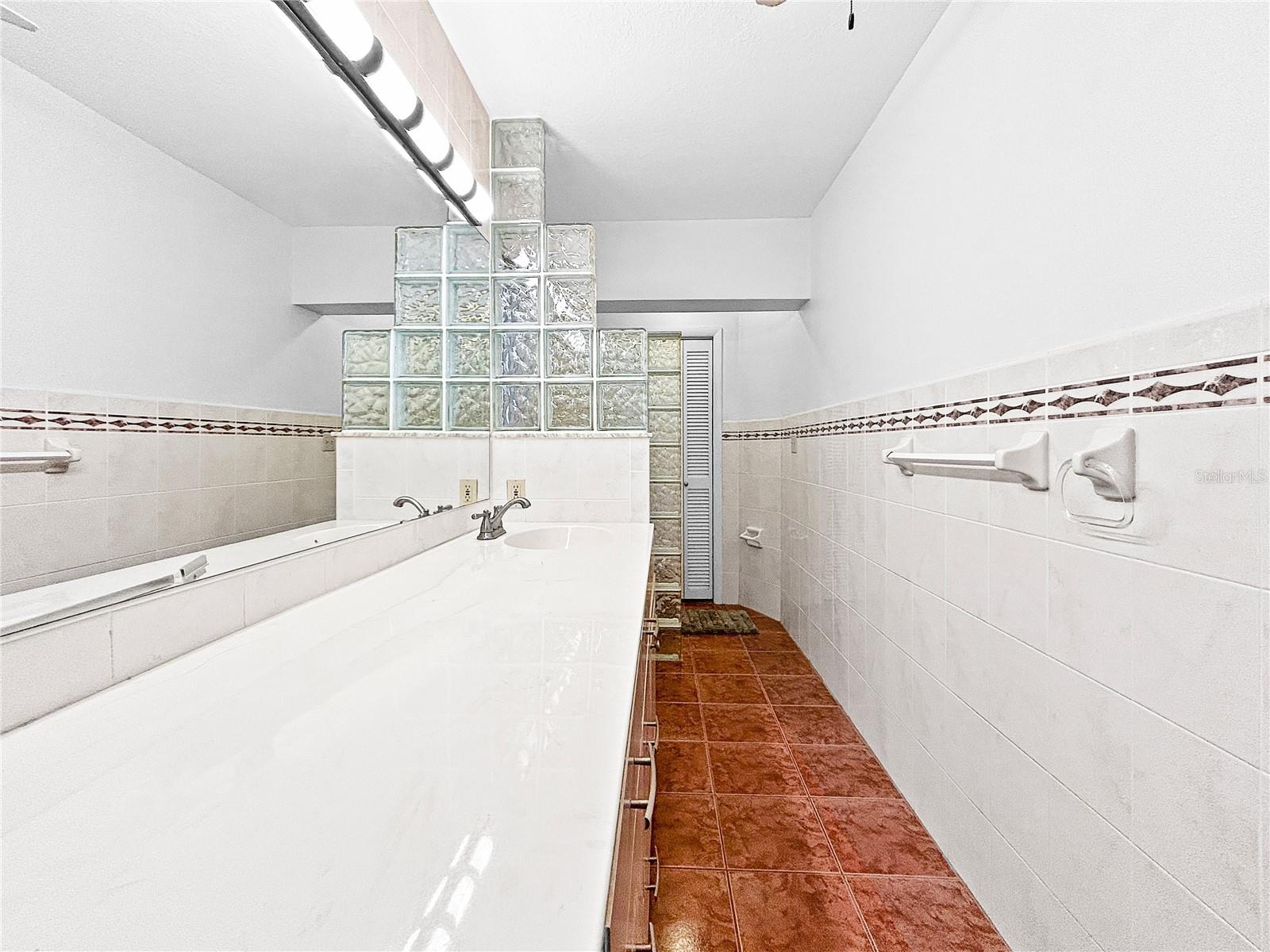 ELOISE WOODS LAKE MARIAM UNIT - Residential