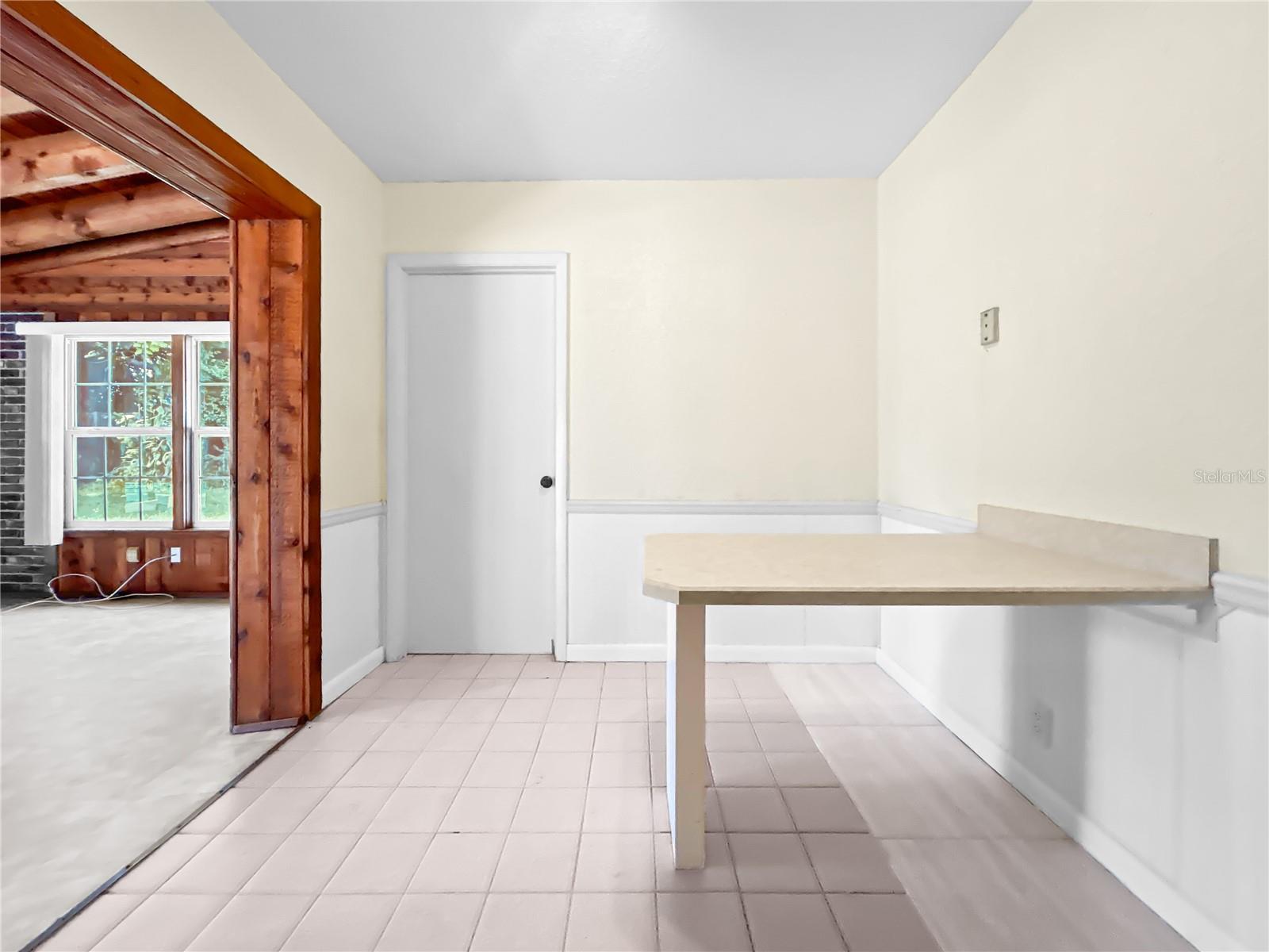 ELOISE WOODS LAKE MARIAM UNIT - Residential