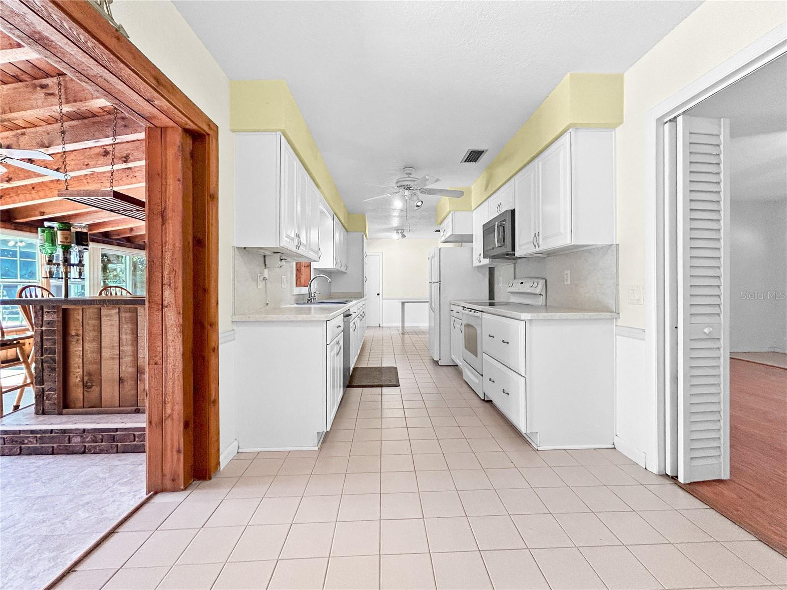 ELOISE WOODS LAKE MARIAM UNIT - Residential