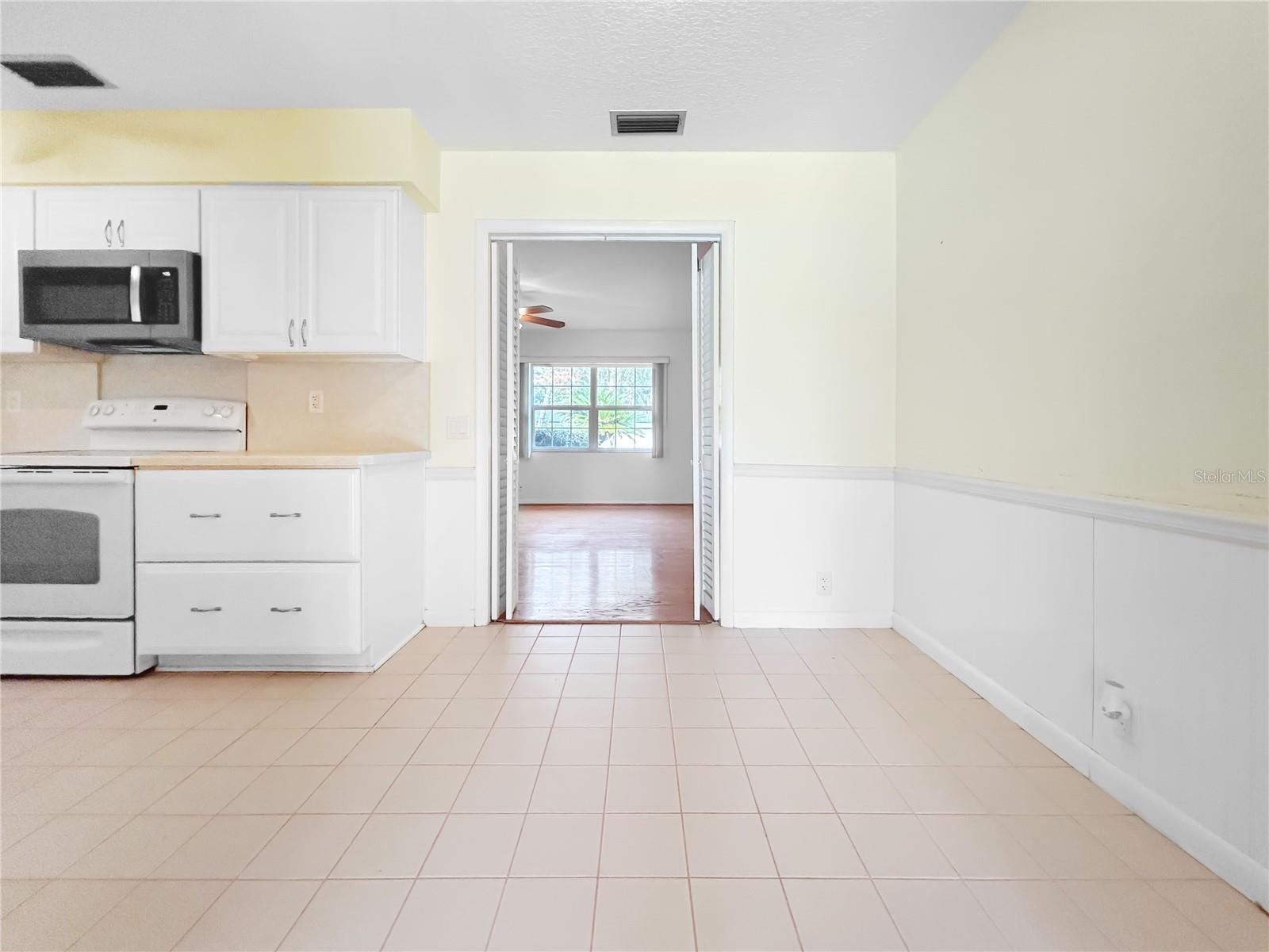 ELOISE WOODS LAKE MARIAM UNIT - Residential