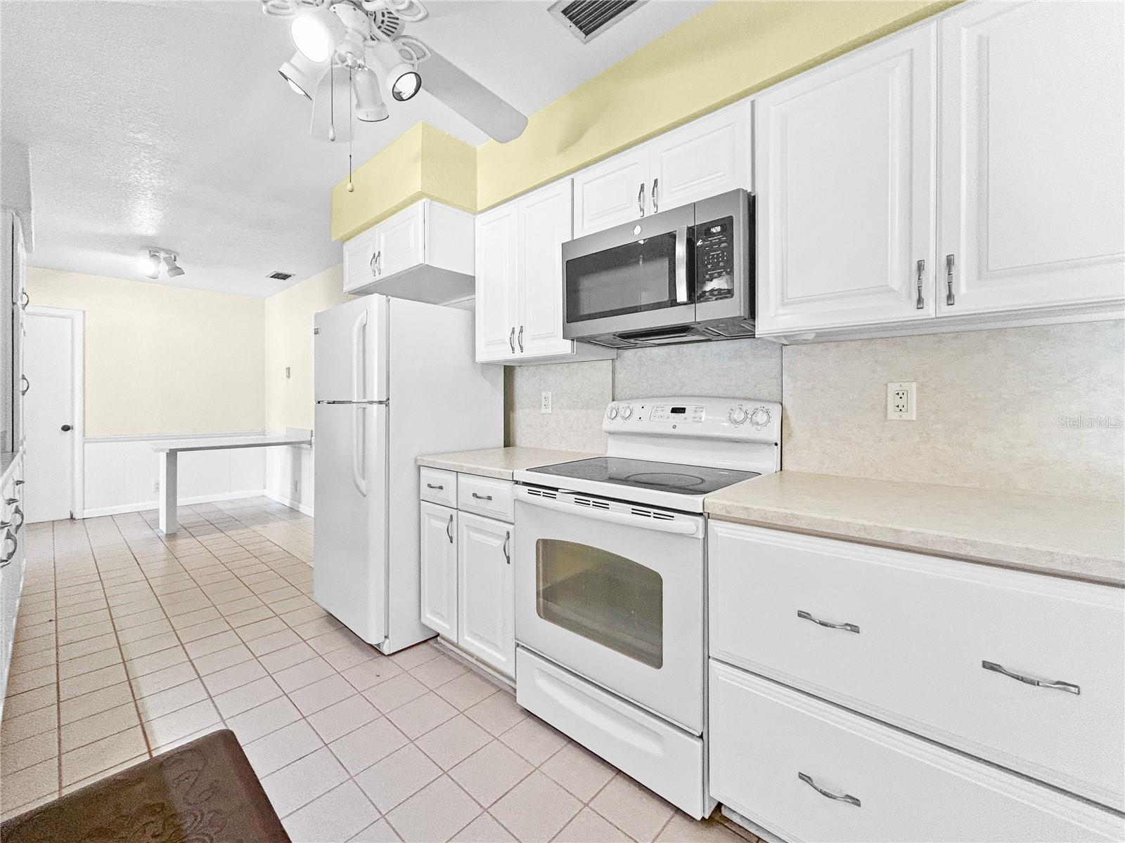 ELOISE WOODS LAKE MARIAM UNIT - Residential