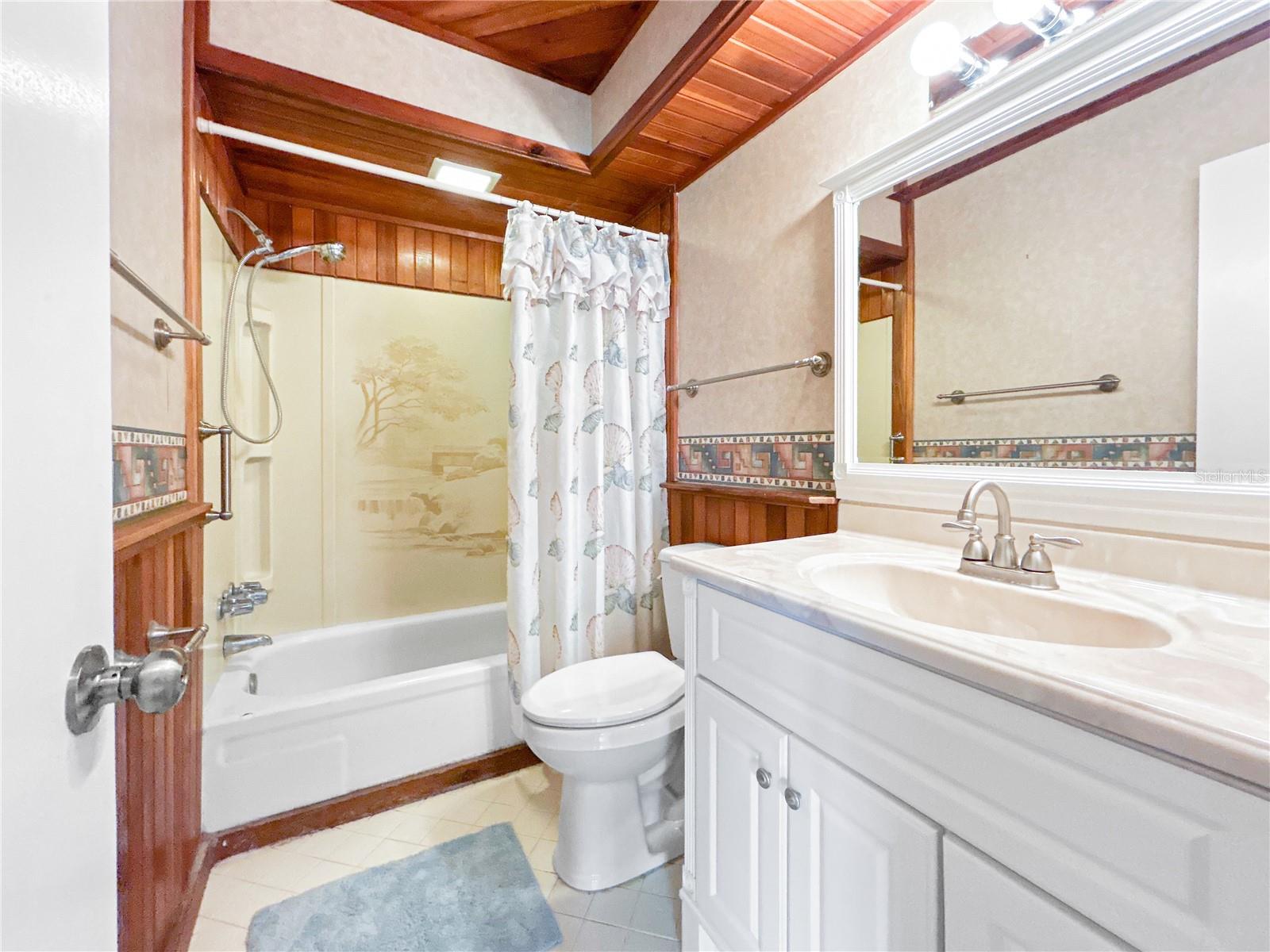 ELOISE WOODS LAKE MARIAM UNIT - Residential