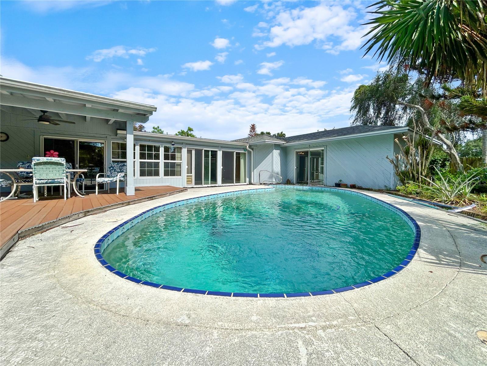 ELOISE WOODS LAKE MARIAM UNIT - Residential