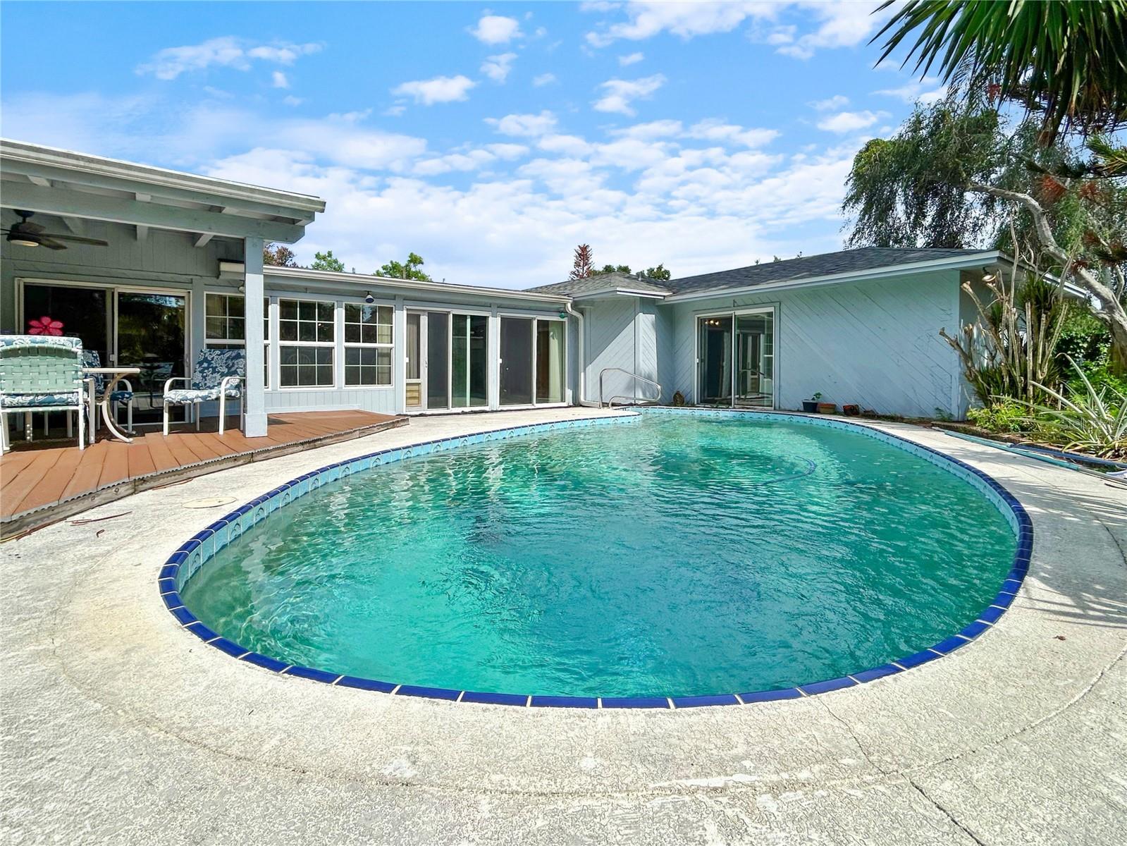 ELOISE WOODS LAKE MARIAM UNIT - Residential