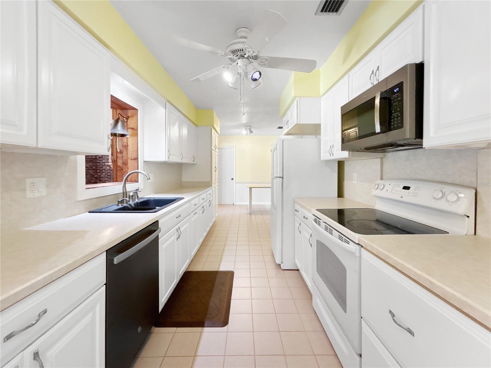 ELOISE WOODS LAKE MARIAM UNIT - Residential