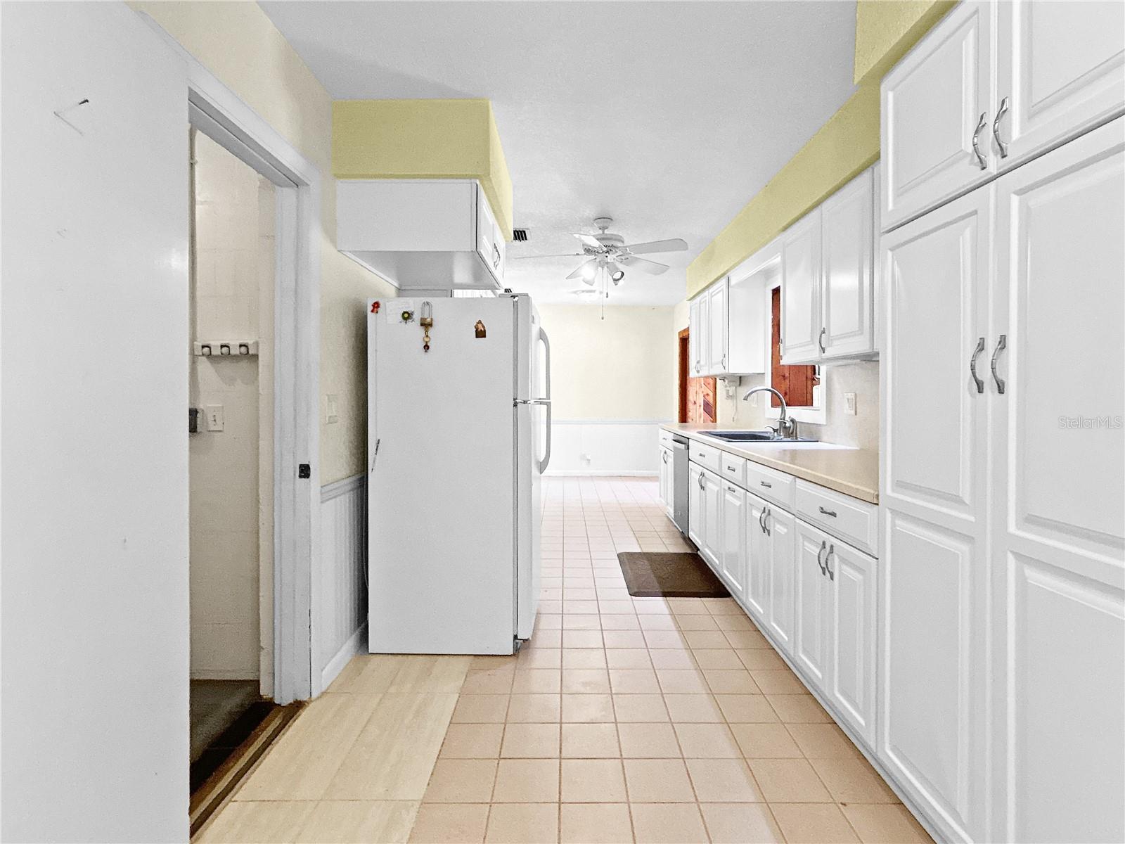 ELOISE WOODS LAKE MARIAM UNIT - Residential