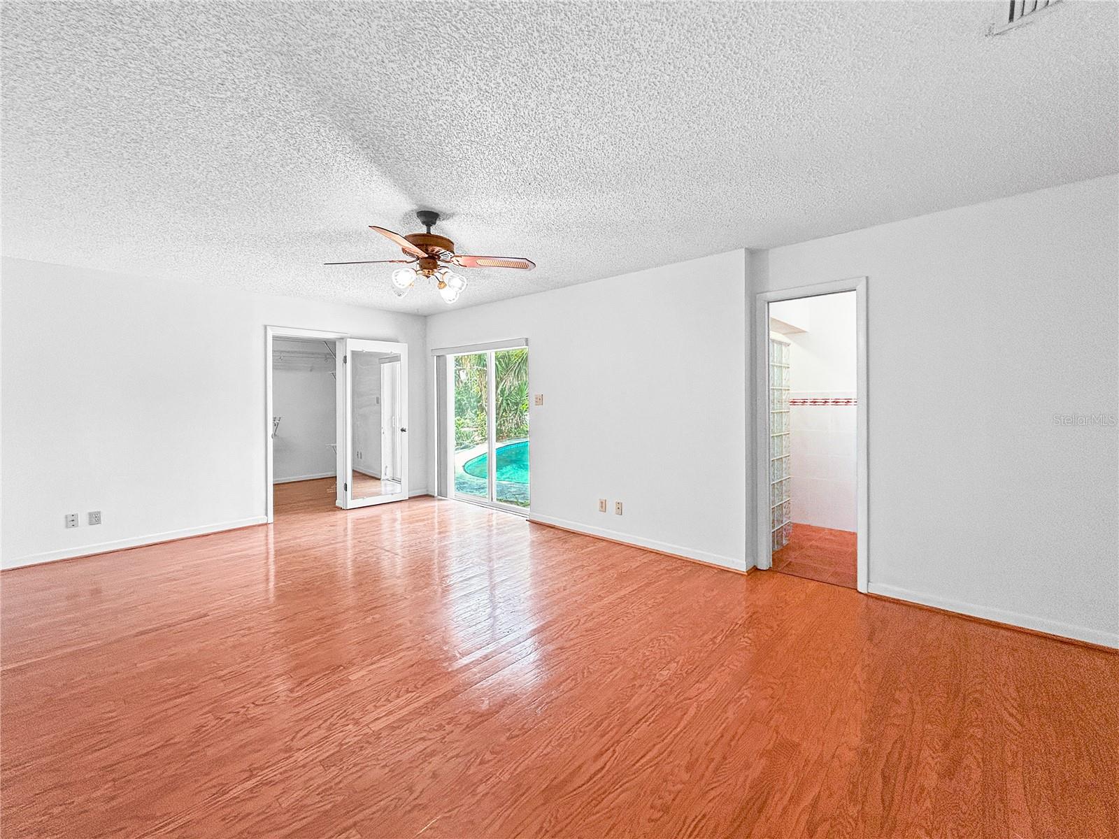 ELOISE WOODS LAKE MARIAM UNIT - Residential