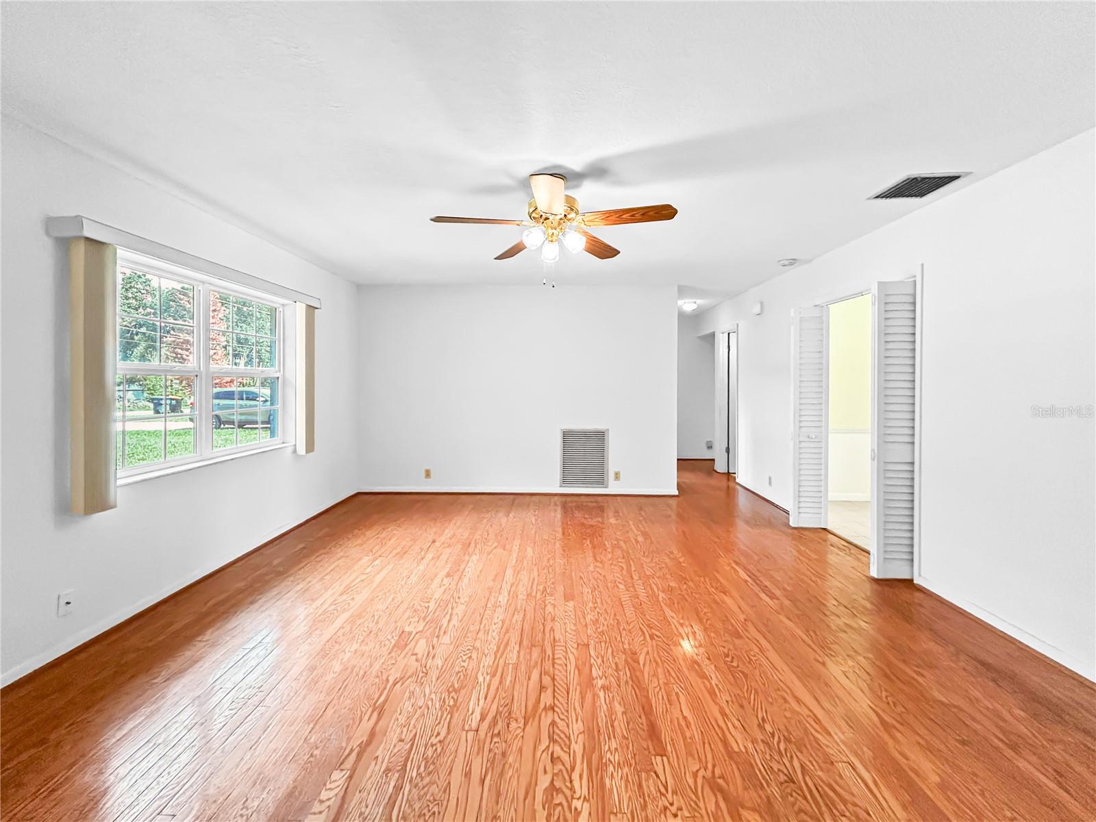 ELOISE WOODS LAKE MARIAM UNIT - Residential