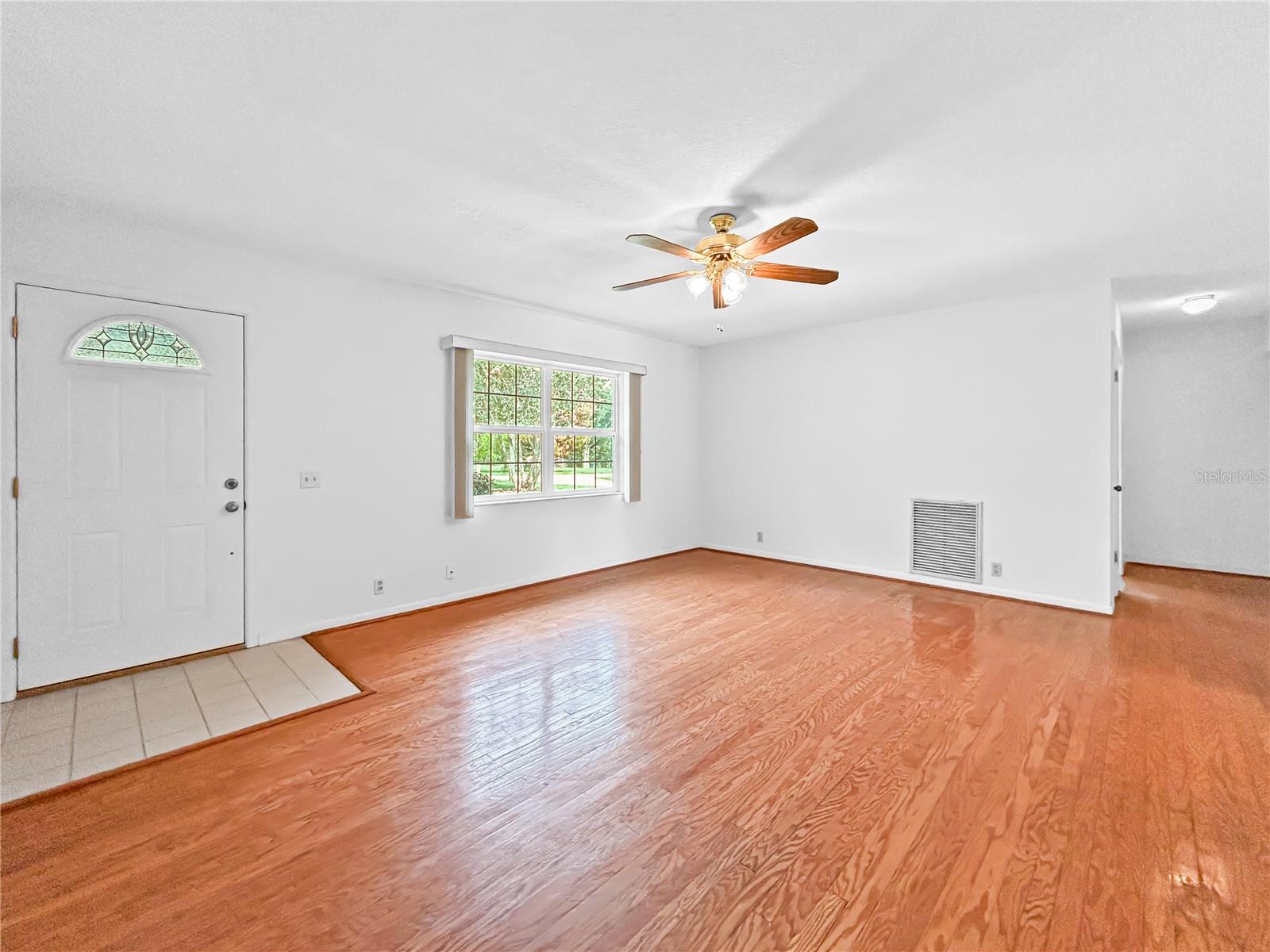 ELOISE WOODS LAKE MARIAM UNIT - Residential