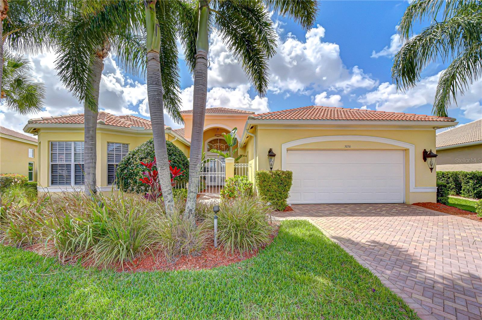 VALENCIA LAKES - Residential