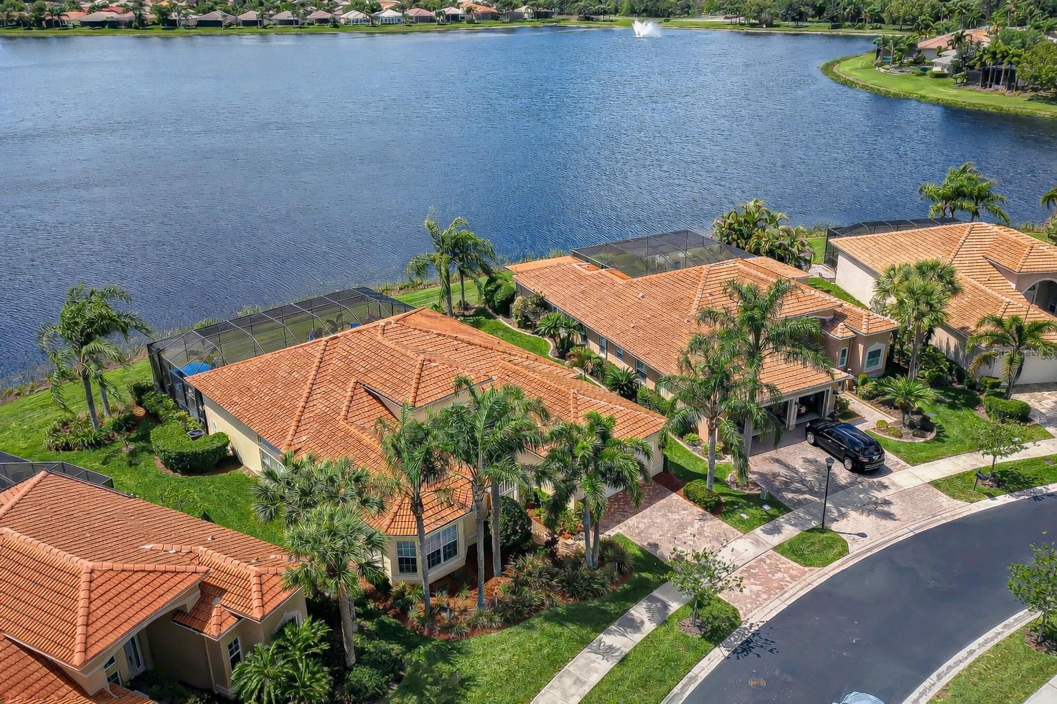 VALENCIA LAKES - Residential