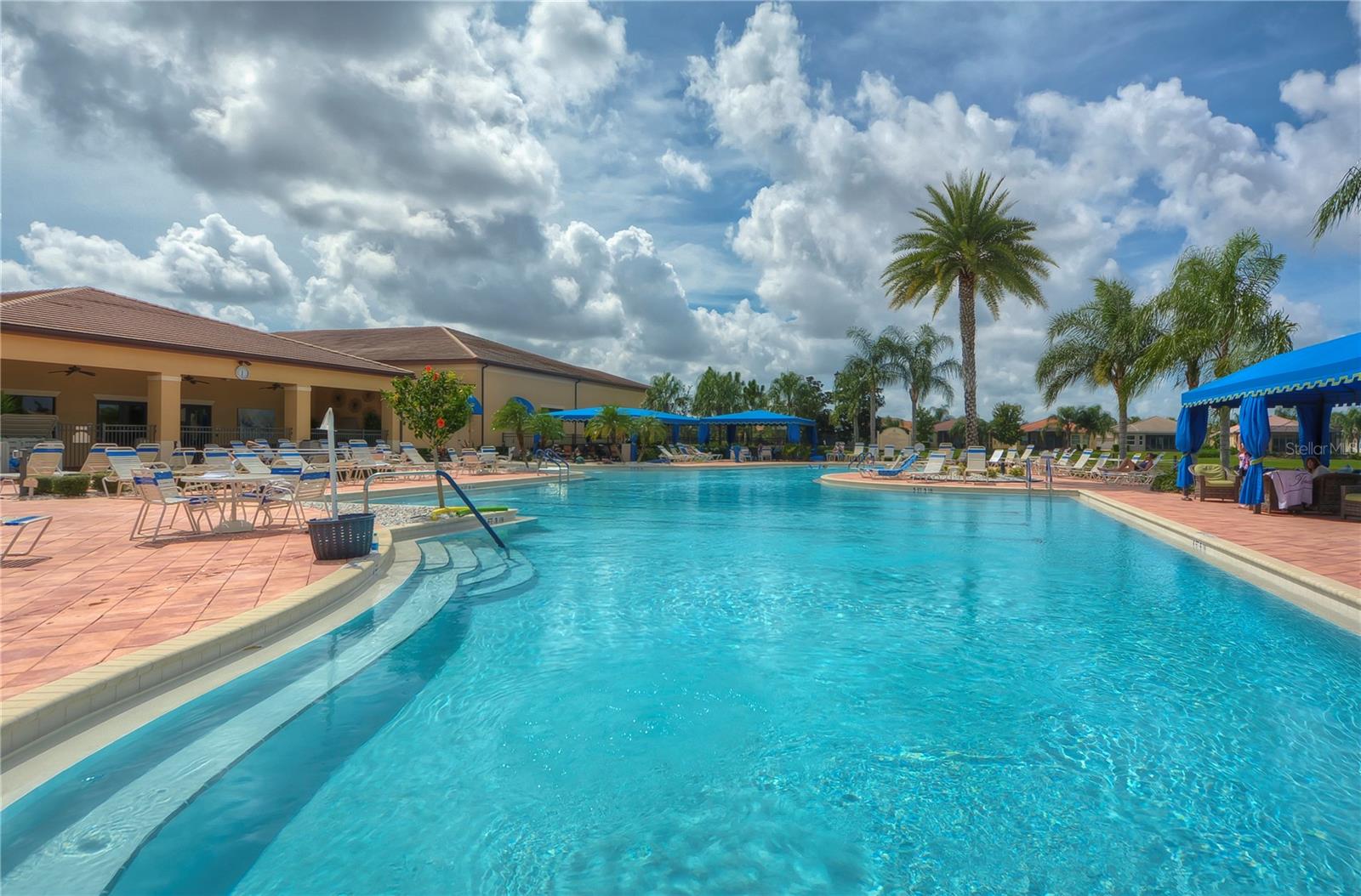VALENCIA LAKES - Residential