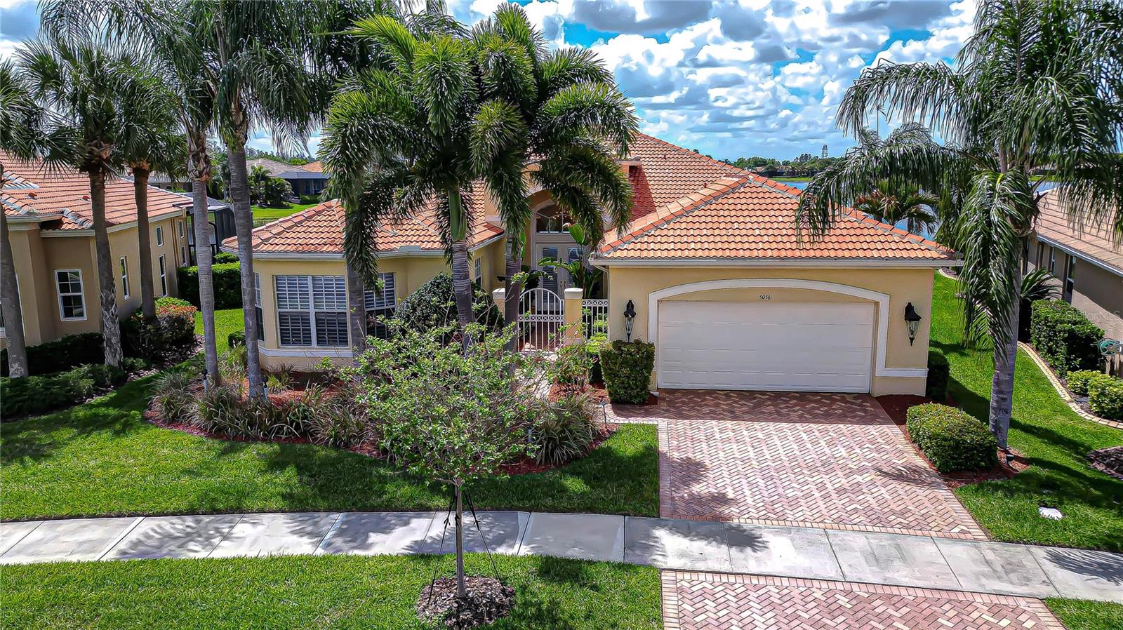 VALENCIA LAKES - Residential