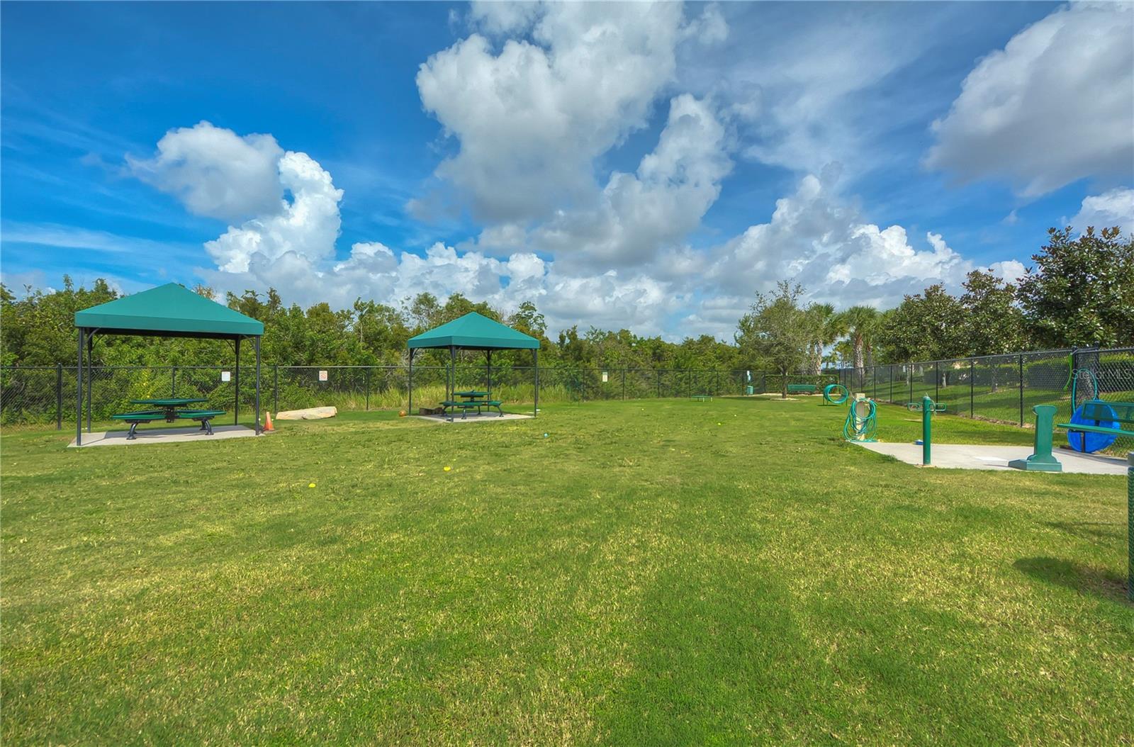 VALENCIA LAKES - Residential