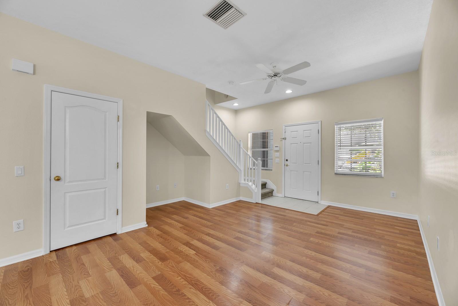 KINGS LAKE TWNHMS - Residential Lease