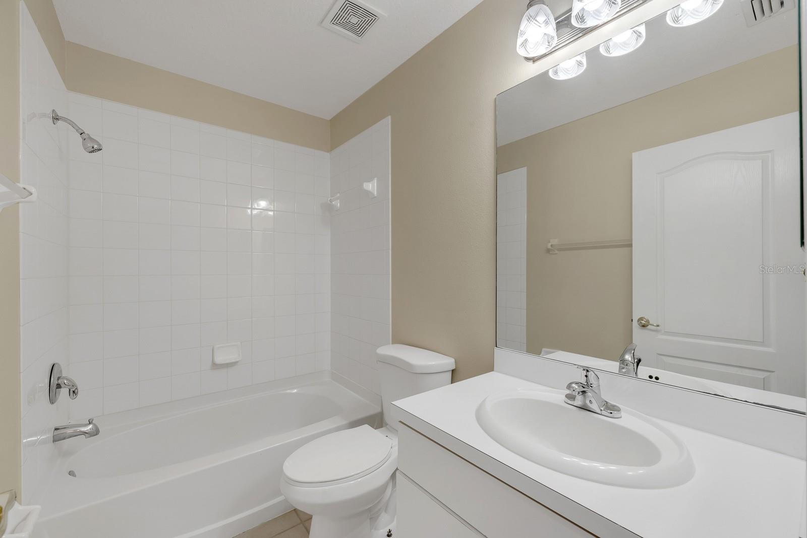 KINGS LAKE TWNHMS - Residential Lease