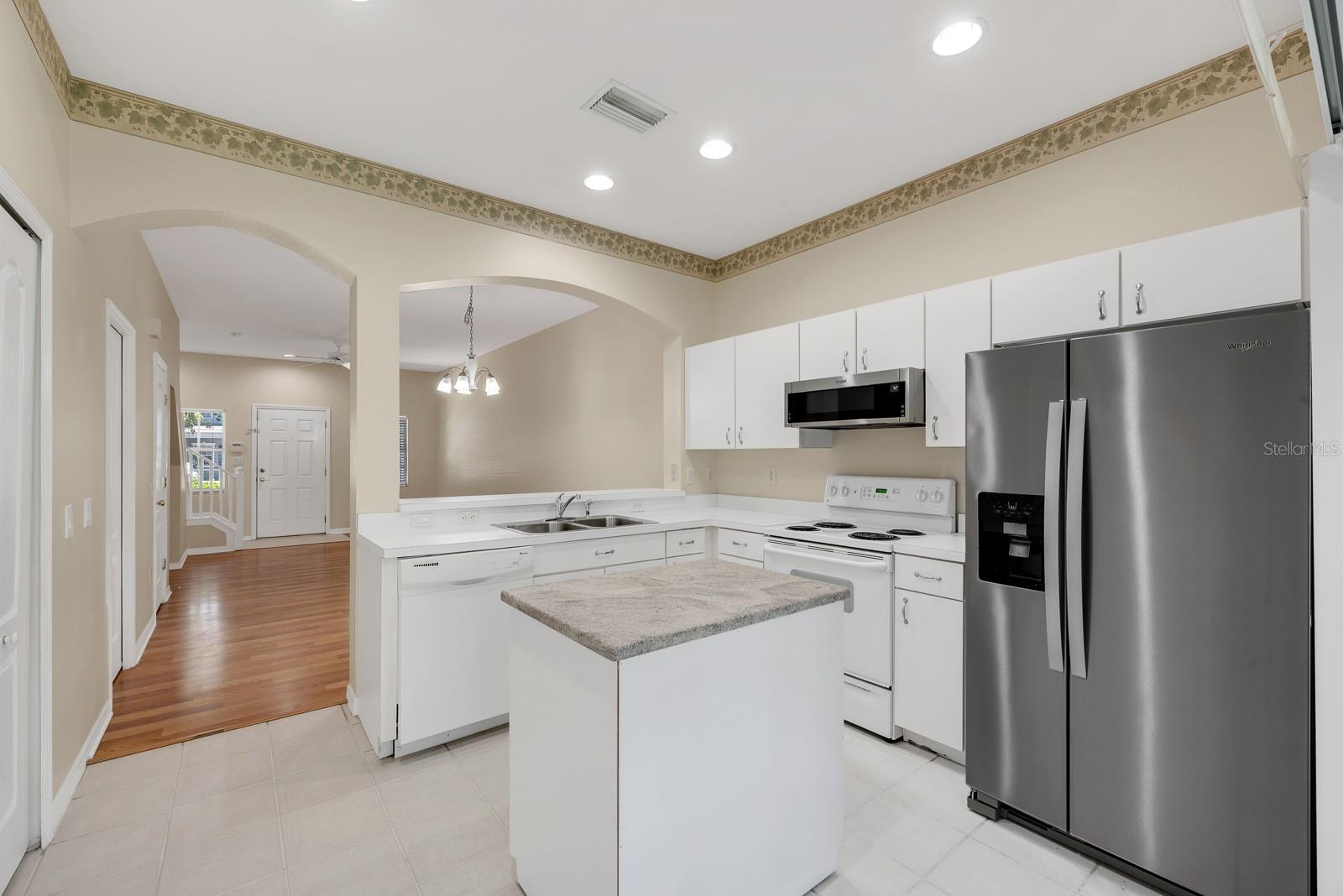 KINGS LAKE TWNHMS - Residential Lease