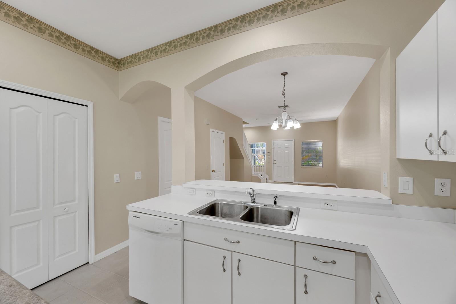 KINGS LAKE TWNHMS - Residential Lease