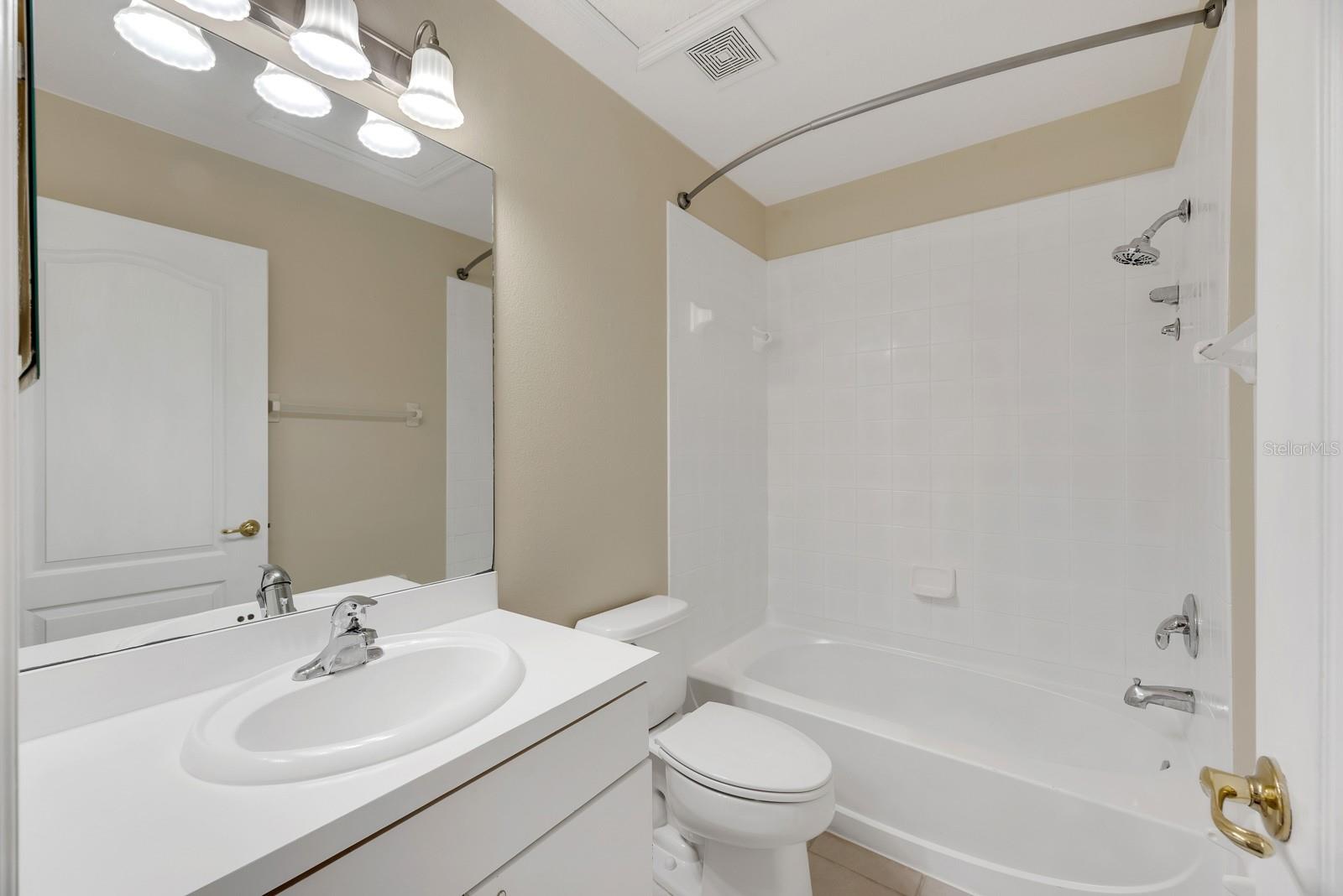 KINGS LAKE TWNHMS - Residential Lease