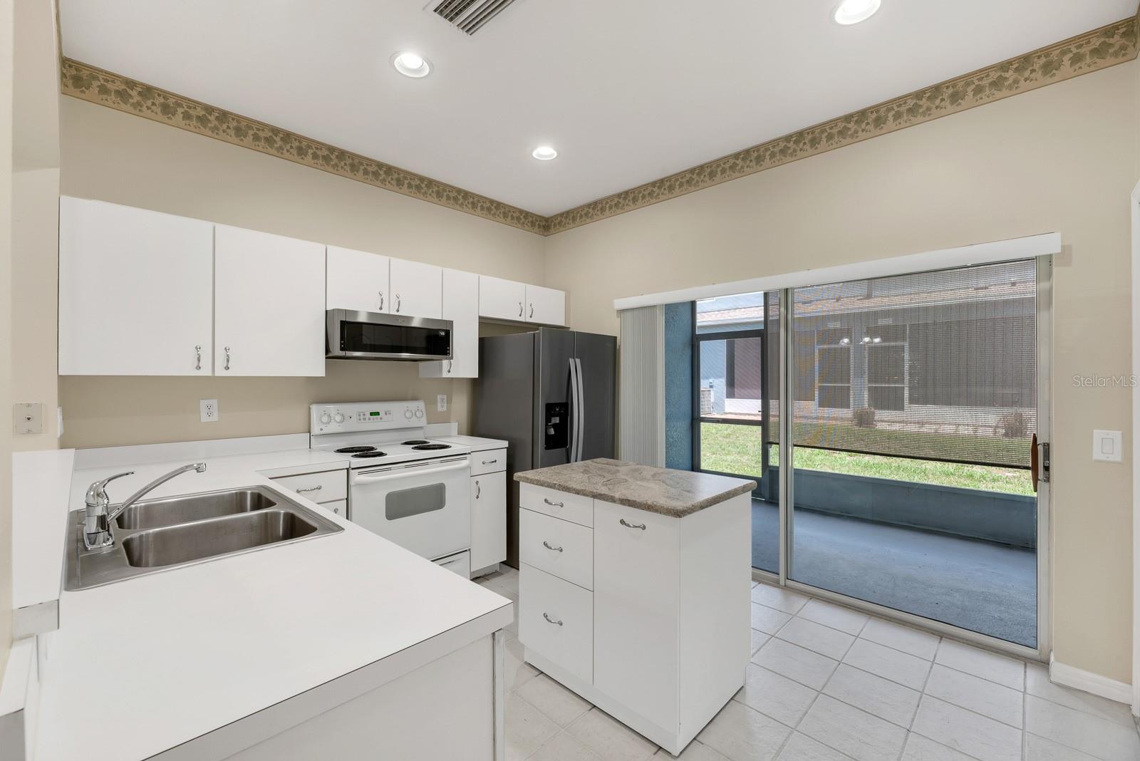 KINGS LAKE TWNHMS - Residential Lease