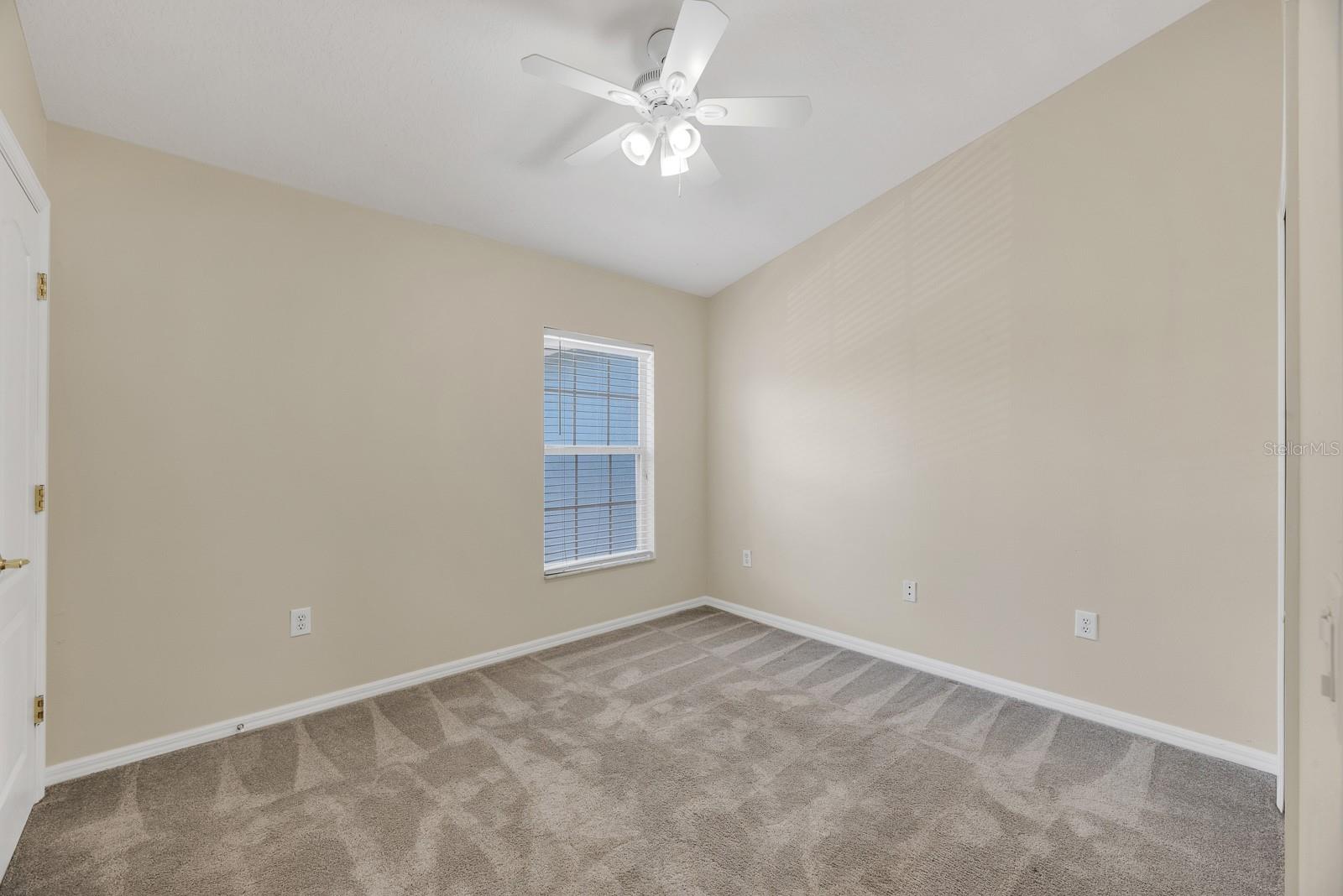 KINGS LAKE TWNHMS - Residential Lease
