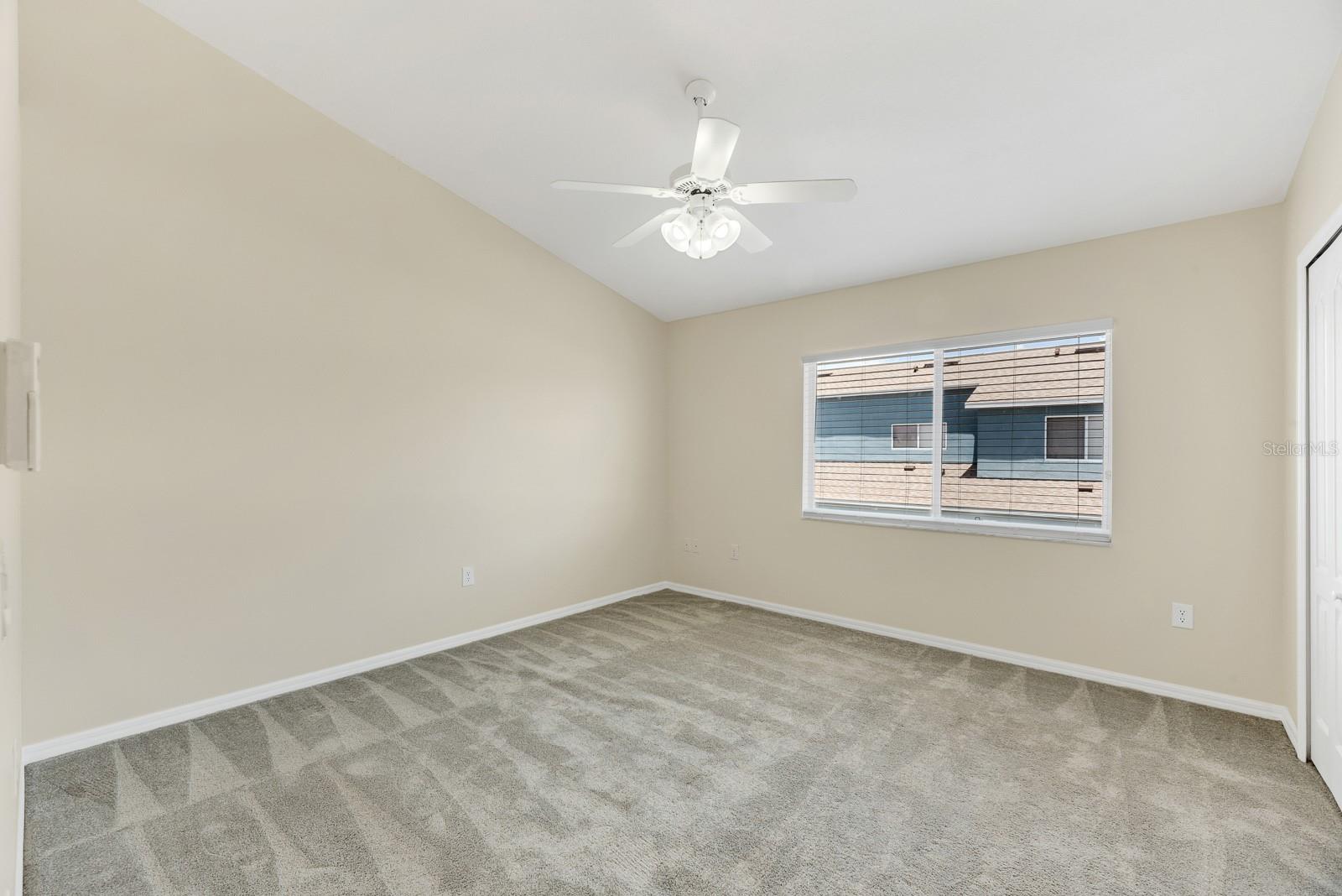 KINGS LAKE TWNHMS - Residential Lease