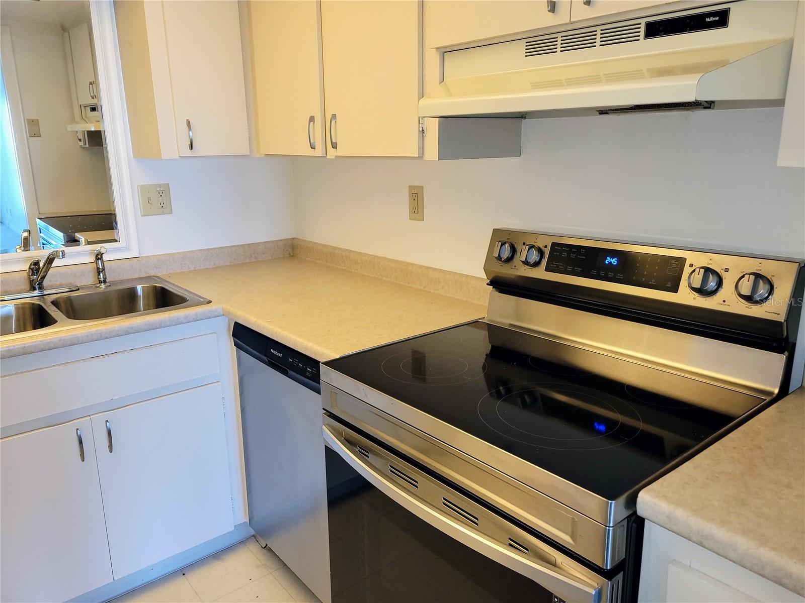 THREE PALMS POINTE CONDO - Residential Lease