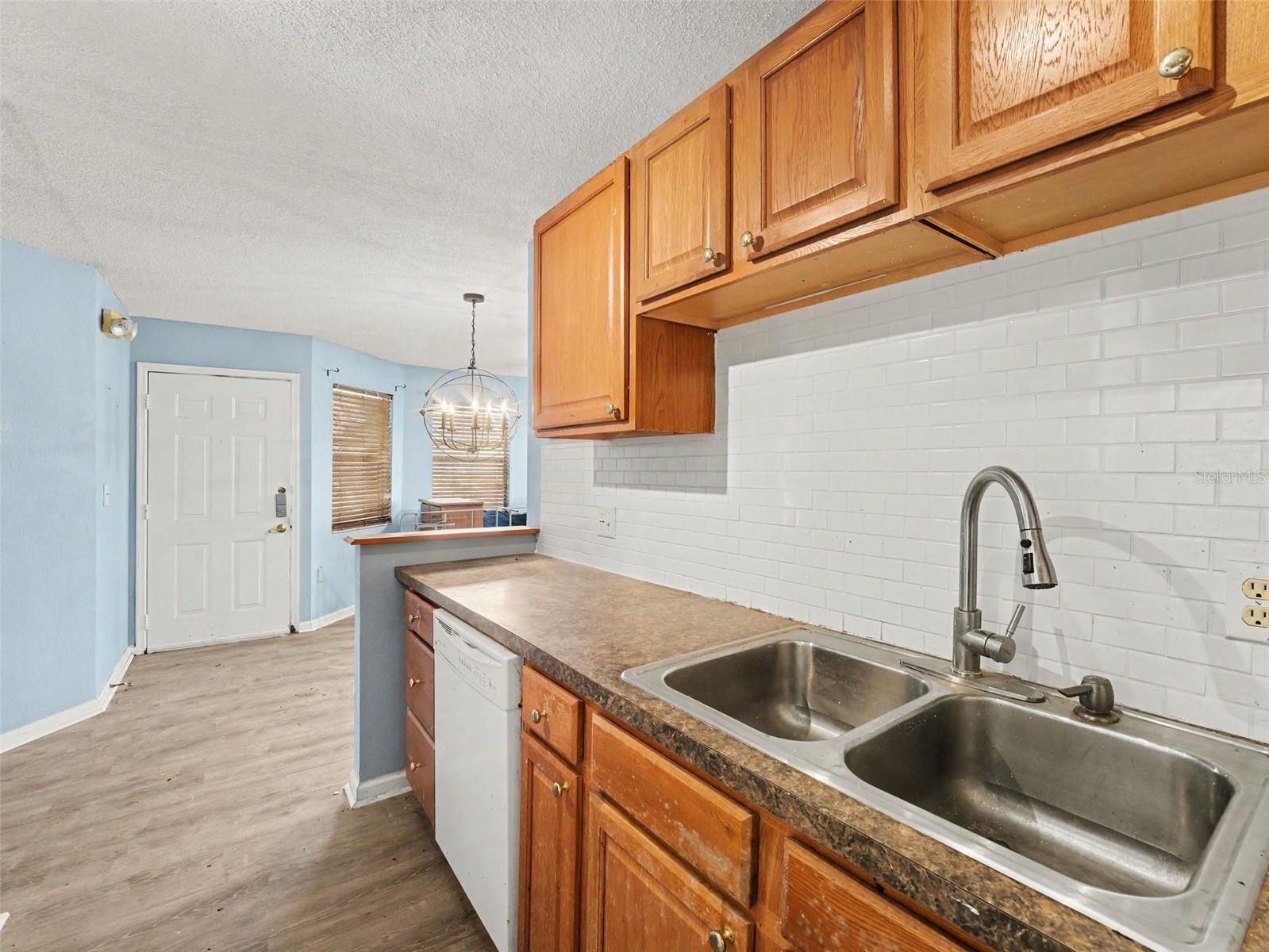 GRAND PALMS CONDOMINIUM - Residential
