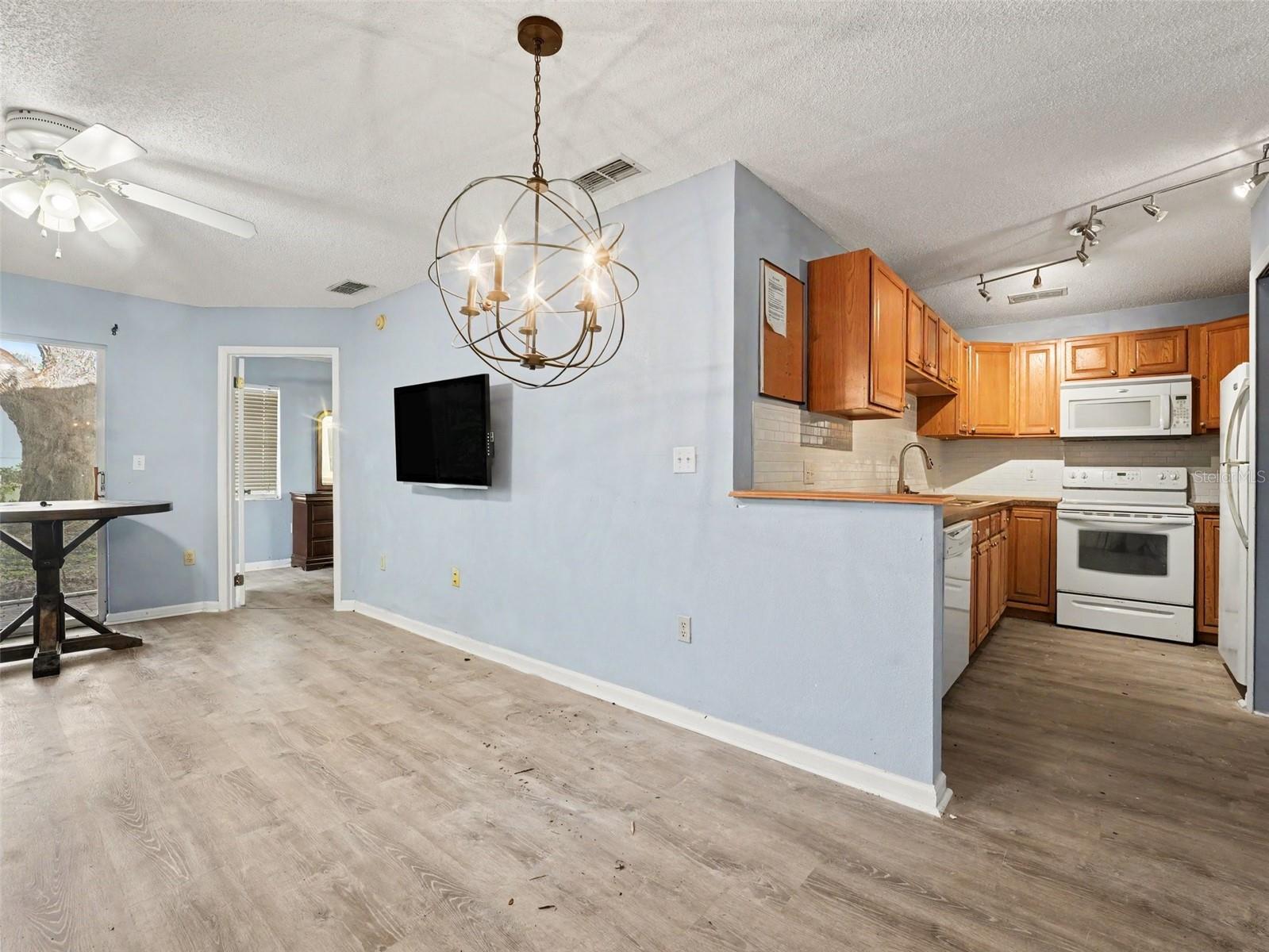 GRAND PALMS CONDOMINIUM - Residential