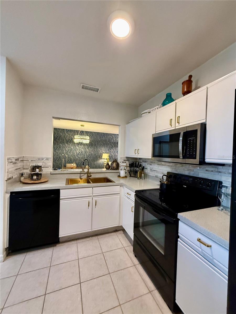 VILLAGES OF BLOOMINGDALE CONDO - Residential
