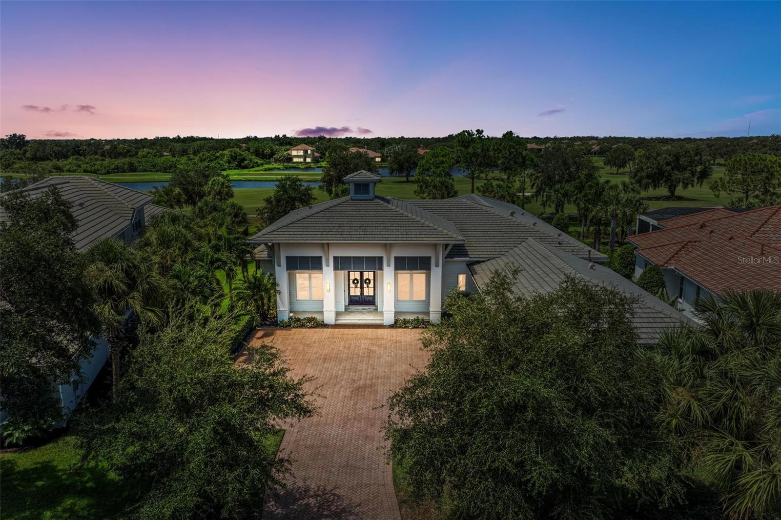 FOUNDERS CLUB - Residential