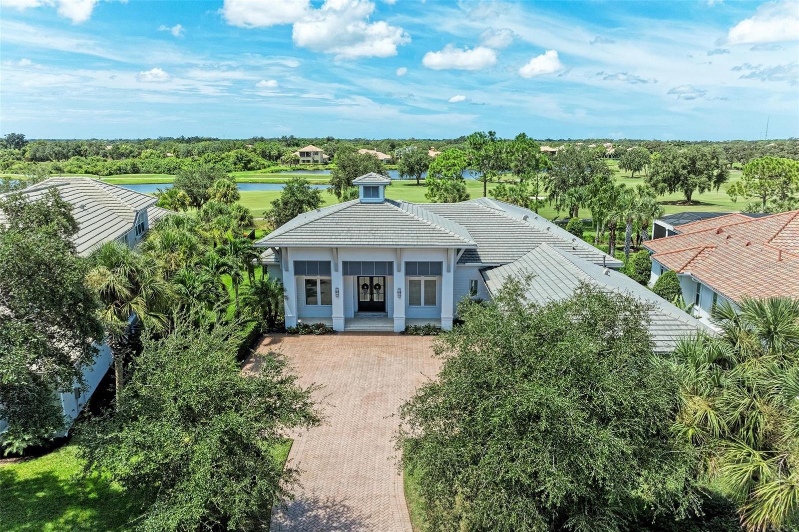 FOUNDERS CLUB - Residential