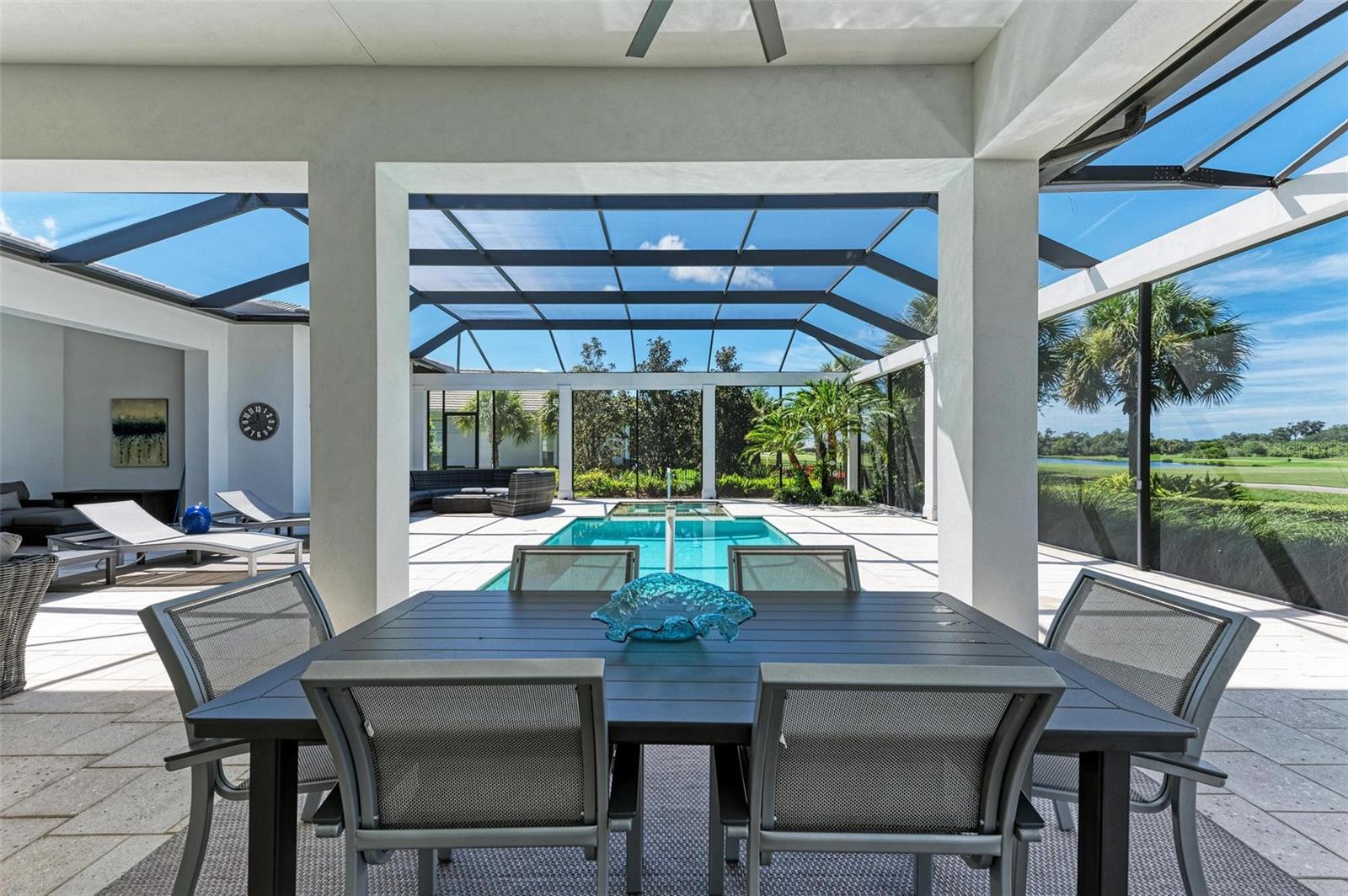 FOUNDERS CLUB - Residential