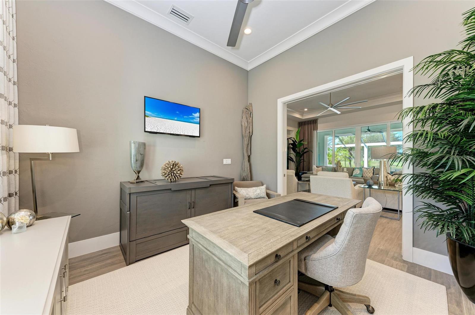 FOUNDERS CLUB - Residential