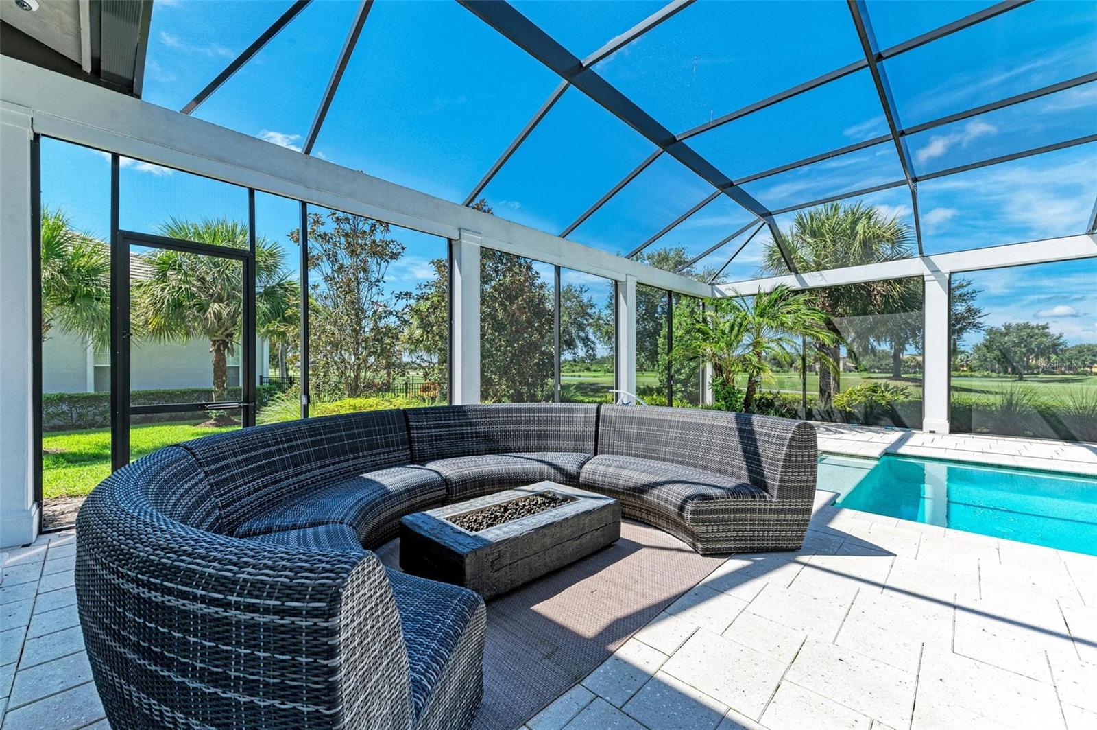 FOUNDERS CLUB - Residential