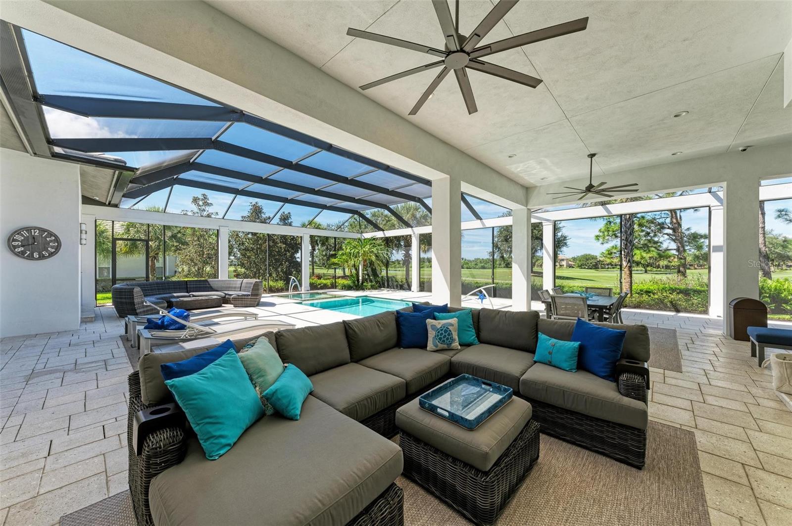 FOUNDERS CLUB - Residential