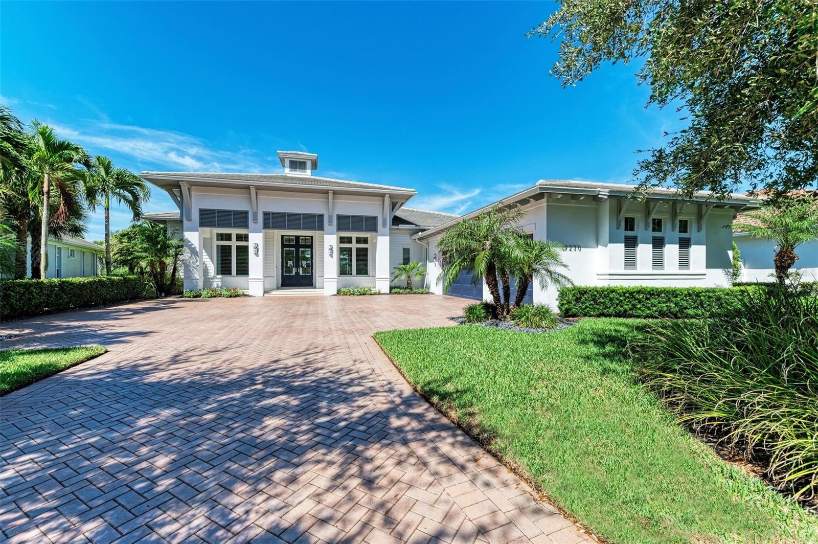 FOUNDERS CLUB - Residential