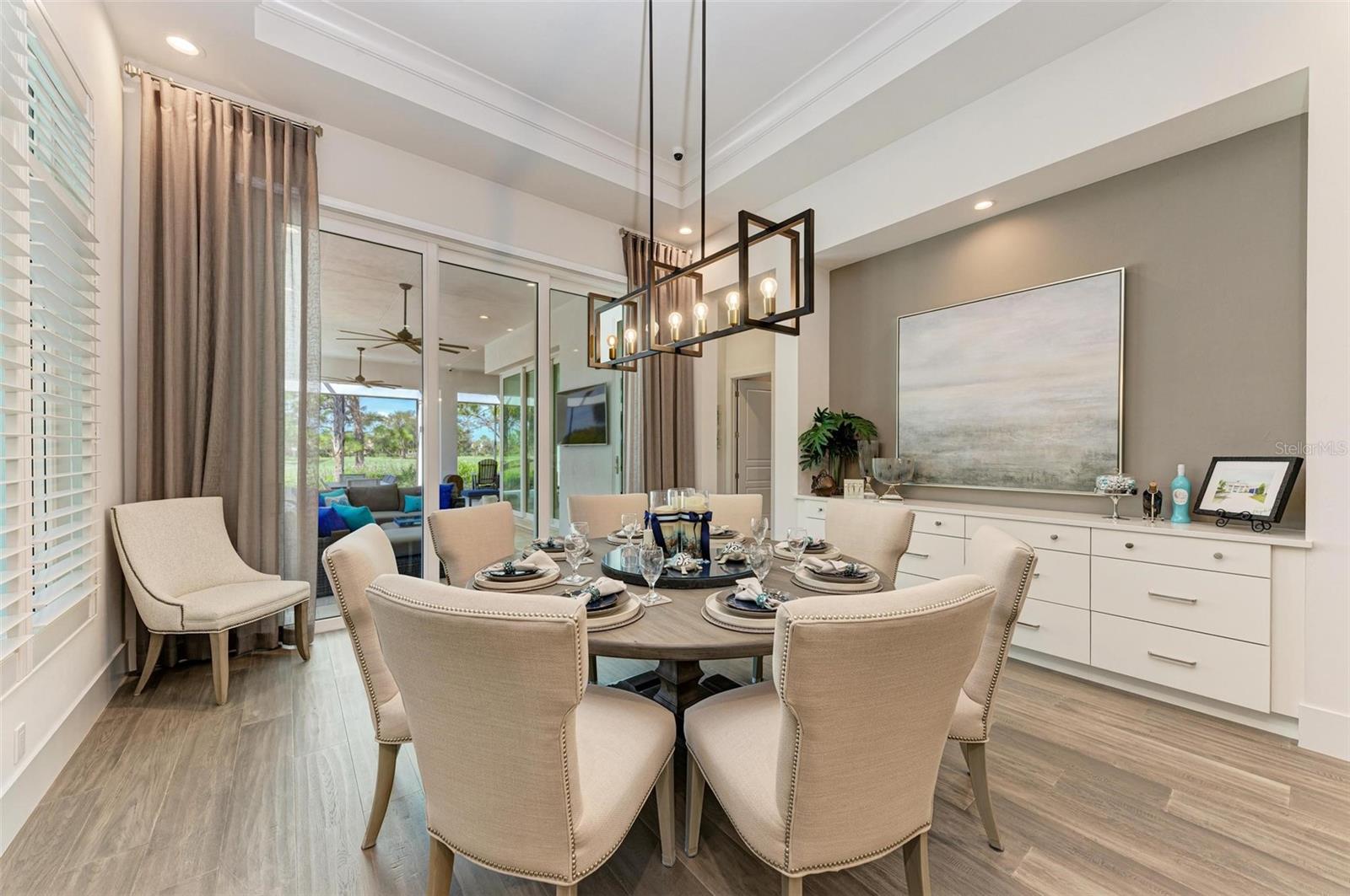 FOUNDERS CLUB - Residential